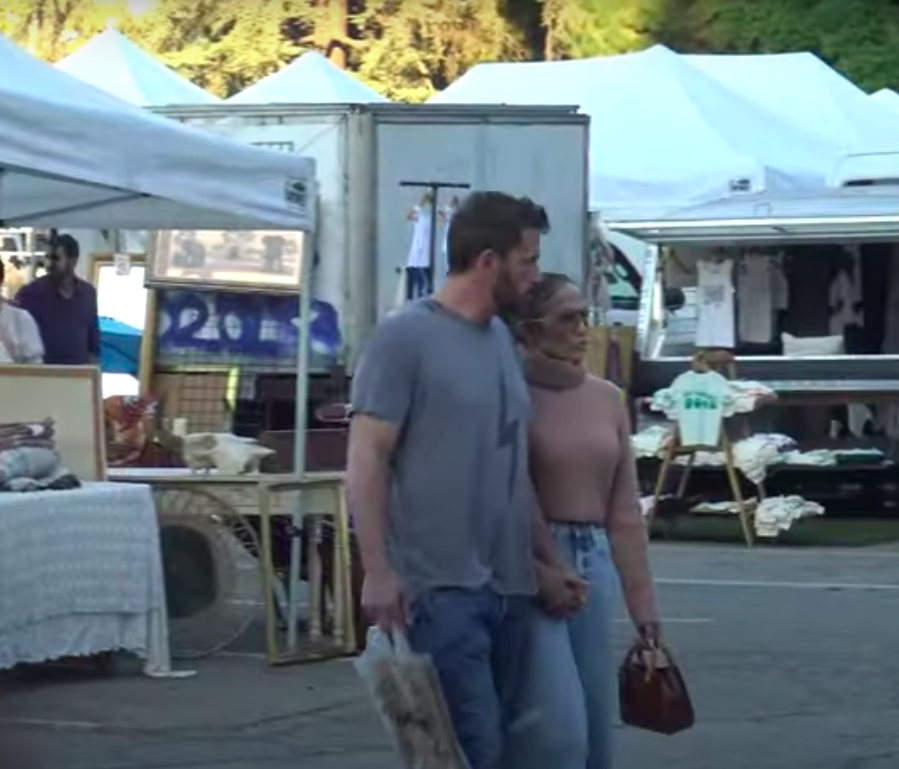 Jennifer Lopez and Ben Affleck on their recent outing to a flea market, dated November 6, 2023 | Source: YouTube/X17onlineVideo