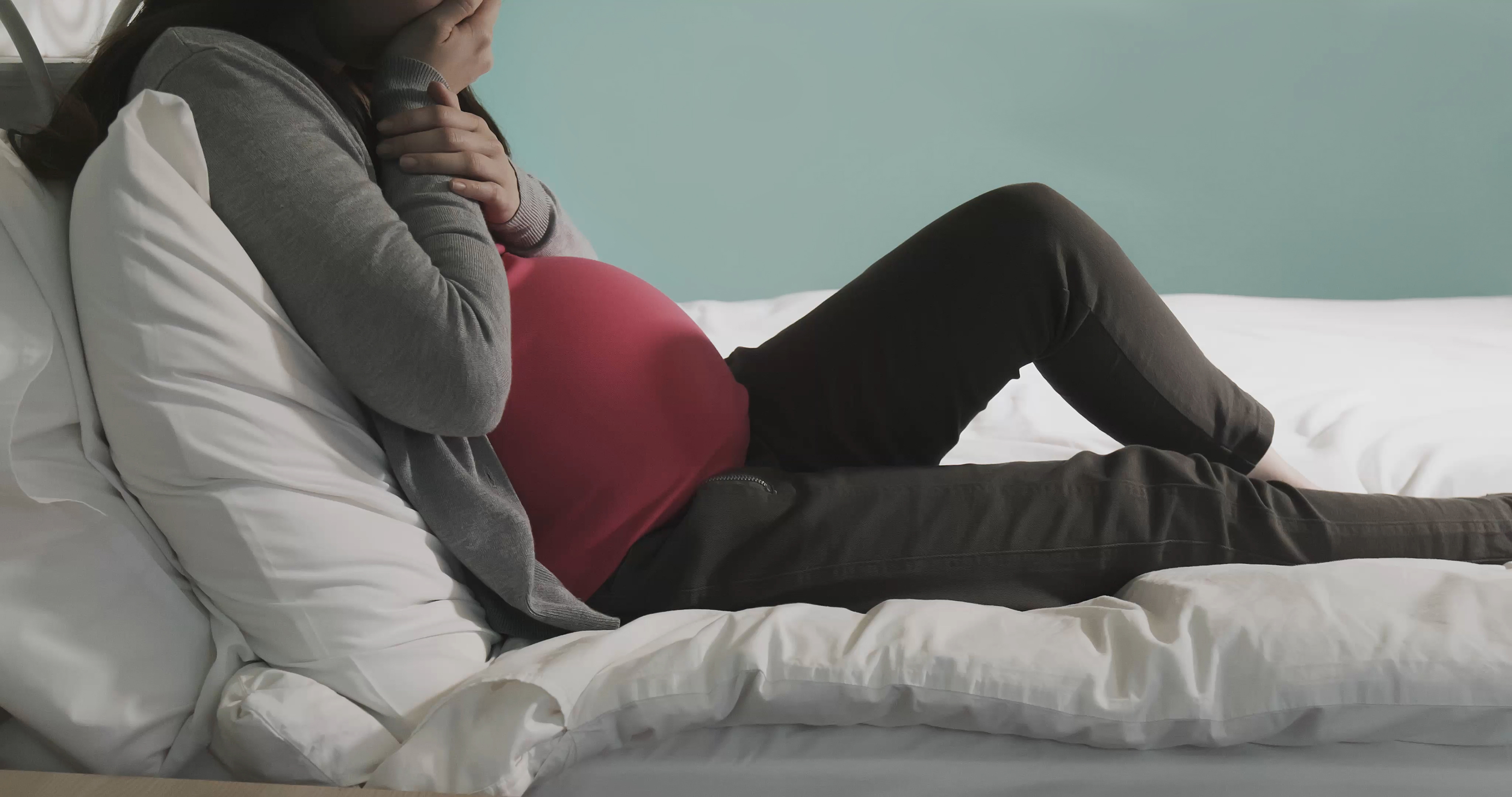 A depressed pregnant woman at home | Source: Shutterstock
