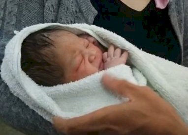 Un bébé | Photo : YouTube/Reporter News TV