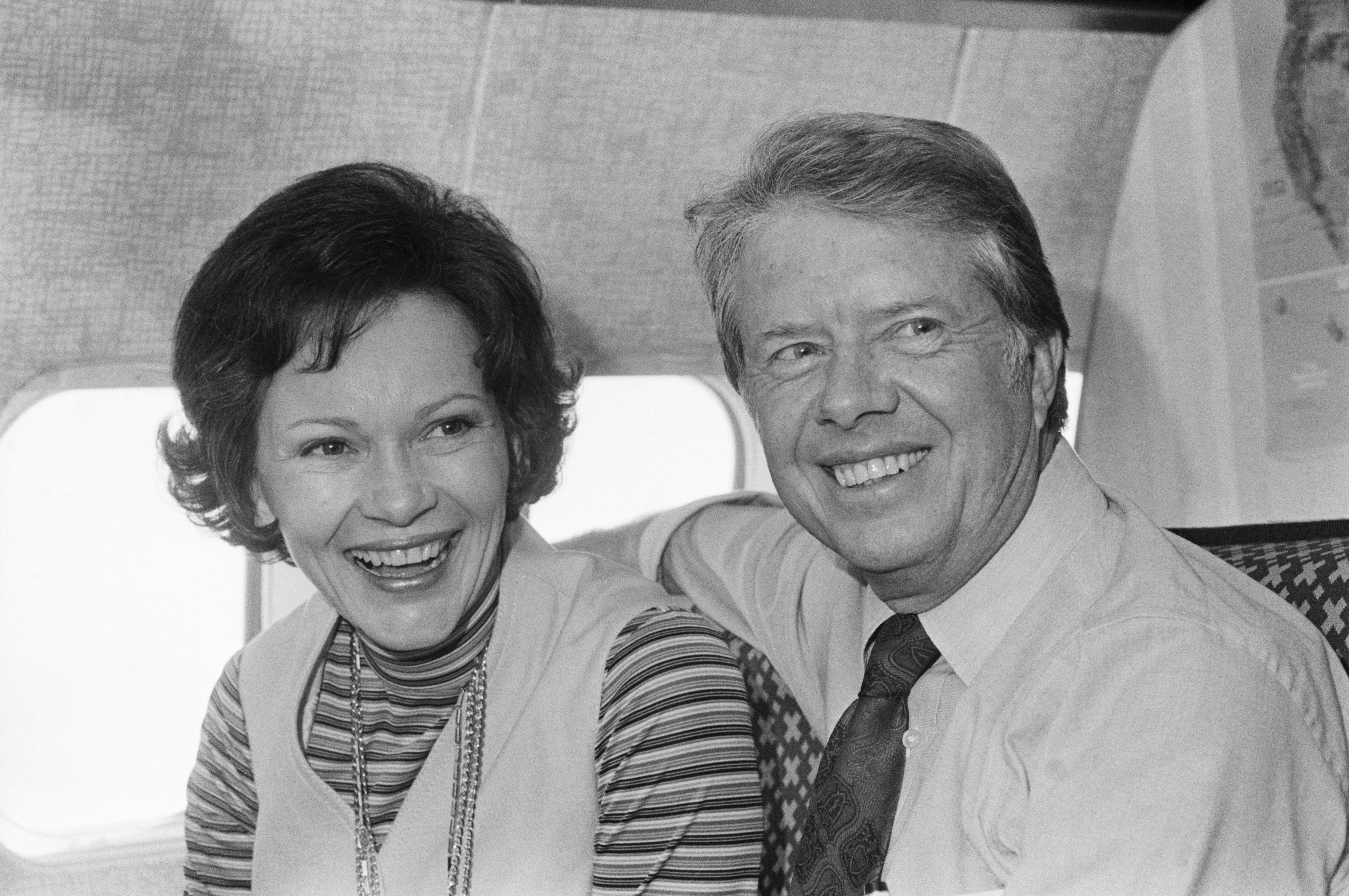 Former U.S. First Lady Rosalynn Carter and former U.S. President Jimmy Carter photographed together on a plane in 1976 . | Source: Getty Images