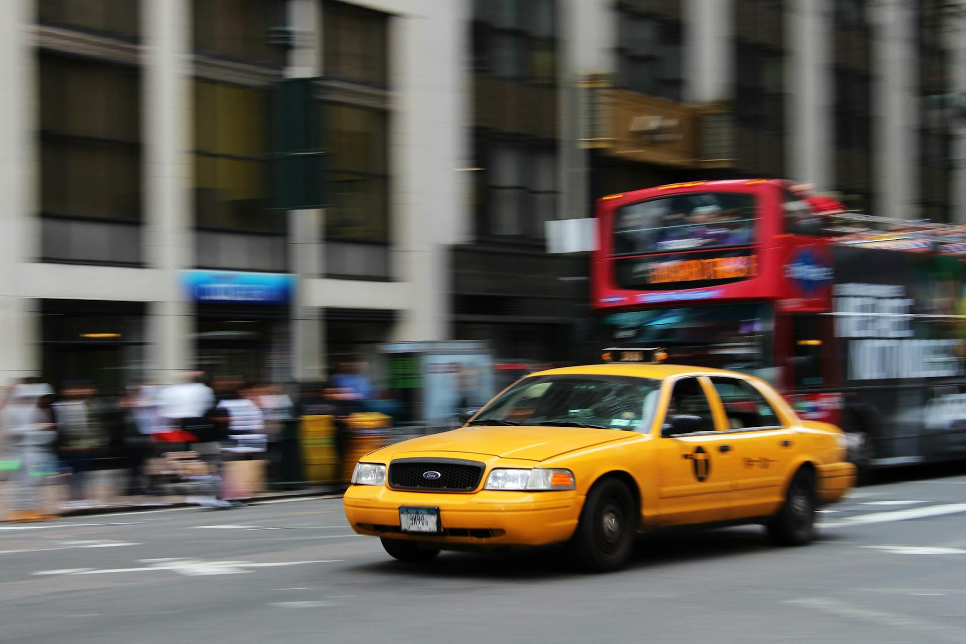 A cab on a busy road | Source: Pexels