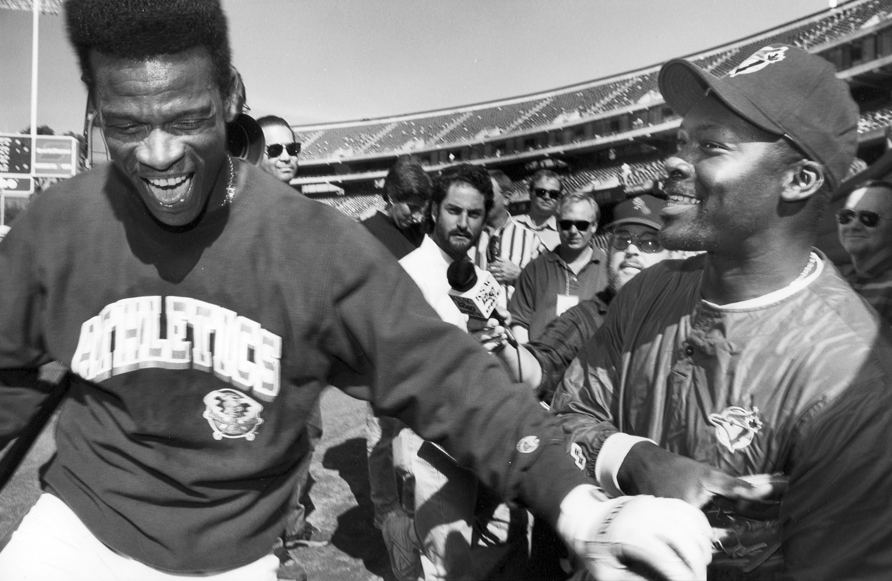 Rickey Henderson greets Dave Stewart before a game against the Toronto Blue Jays in Oakland, California, on May 28, 1993 | Source: Getty Images