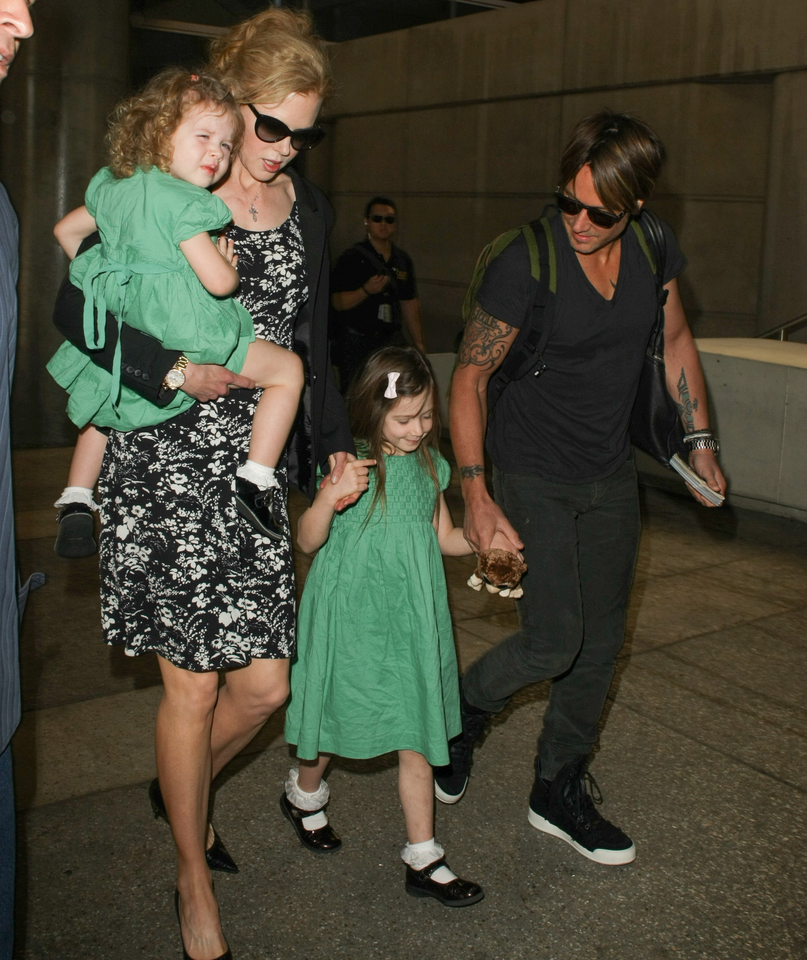 Nicole Kidman and Keith Urban with Sunday Rose and Faith Margaret are seen at LAX airport on January 2, 2014 in Los Angeles, California | Source: Getty Images