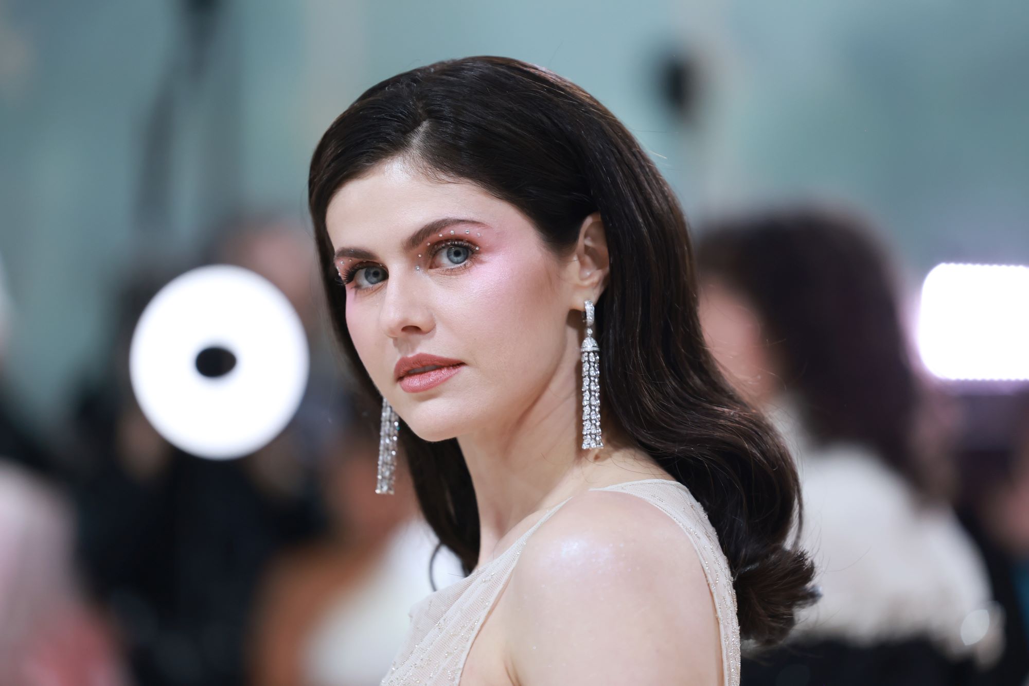 Alexandra Daddario attending The  Met Gala on May 01, 2023, in New York. | Source: Getty Images
