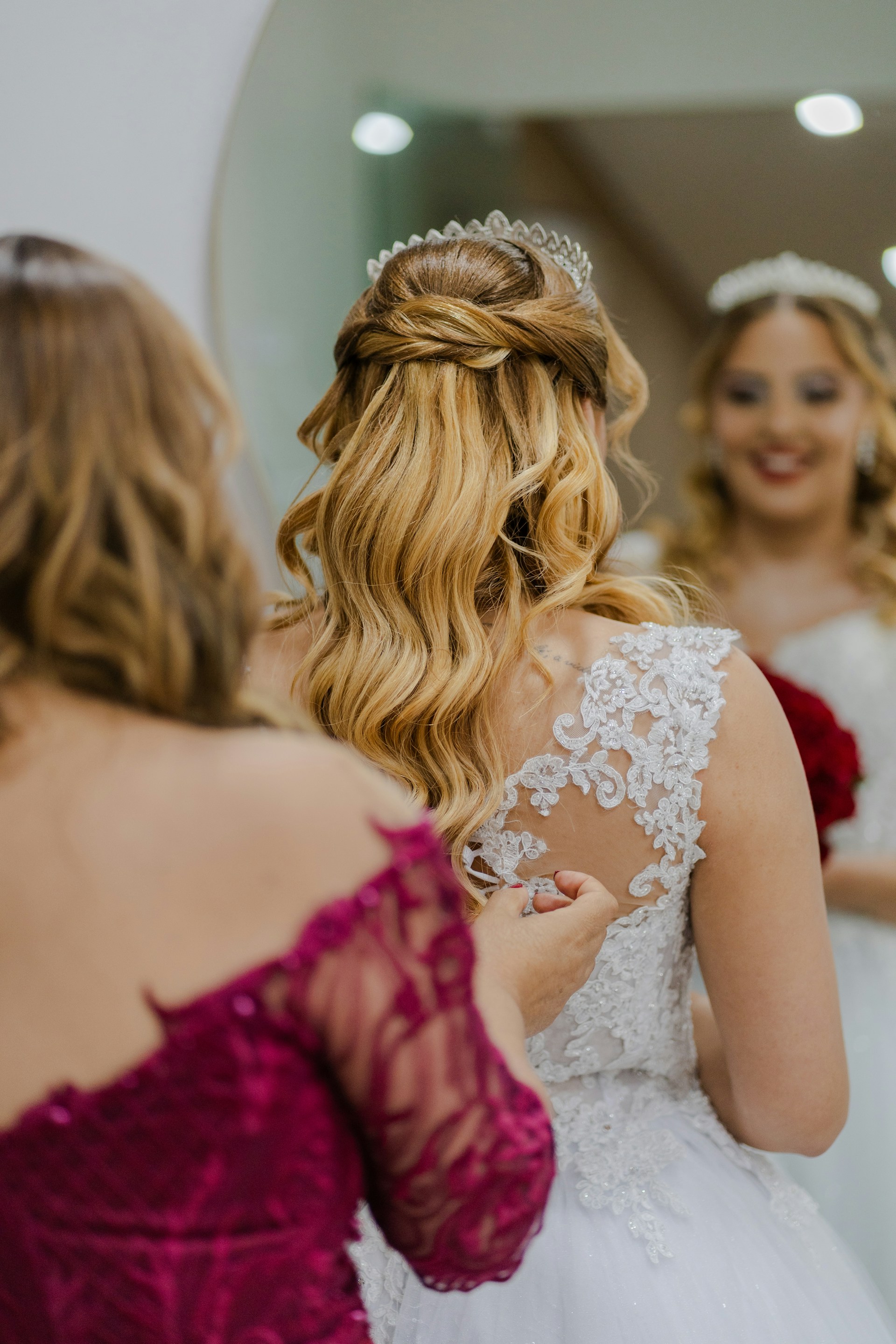 A bride getting ready | Source: Unsplash