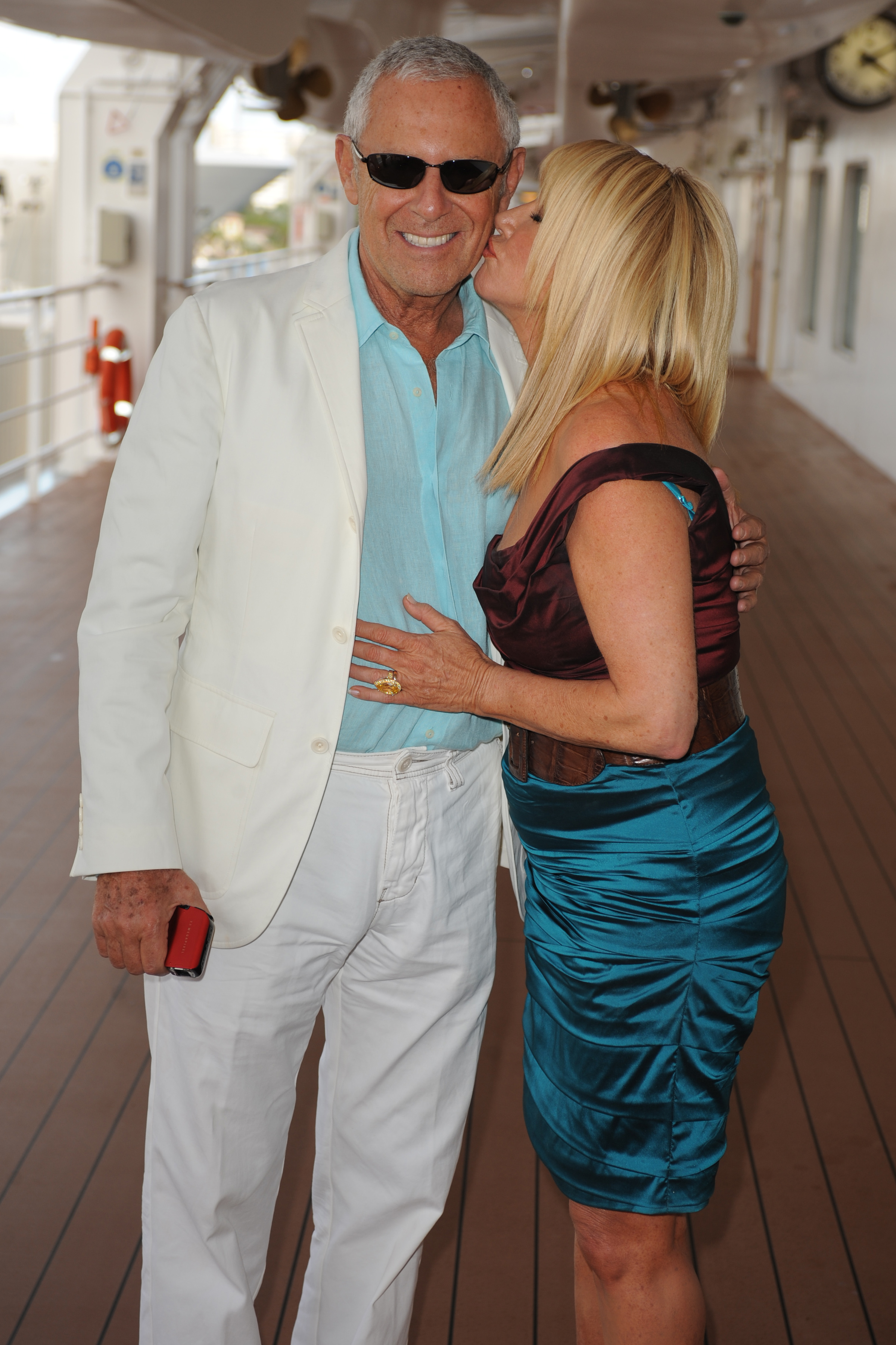 Suzanne Somers and husband Alan Hamel in Florida in 2009 | Source: Getty Images