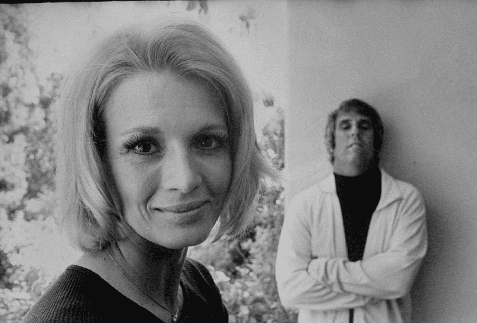 Burt Bacharach und seine Frau Angie Dickinson im Mai 1974. | Quelle: Getty Images