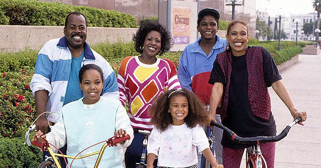 Reginald VelJohnson, Kellie Shanygne Williams, Jo Marie Payton, Valerie Jones, Darius McCrary, and Telma Hopkins on the pilot episode of "Family Matters," September 22, 1989 | Photo: Getty Images