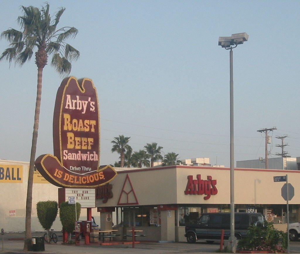 Arbys restaurant on Sunset Boulevard in Los Angeles, CA. | Photo: Wikimedia Commons