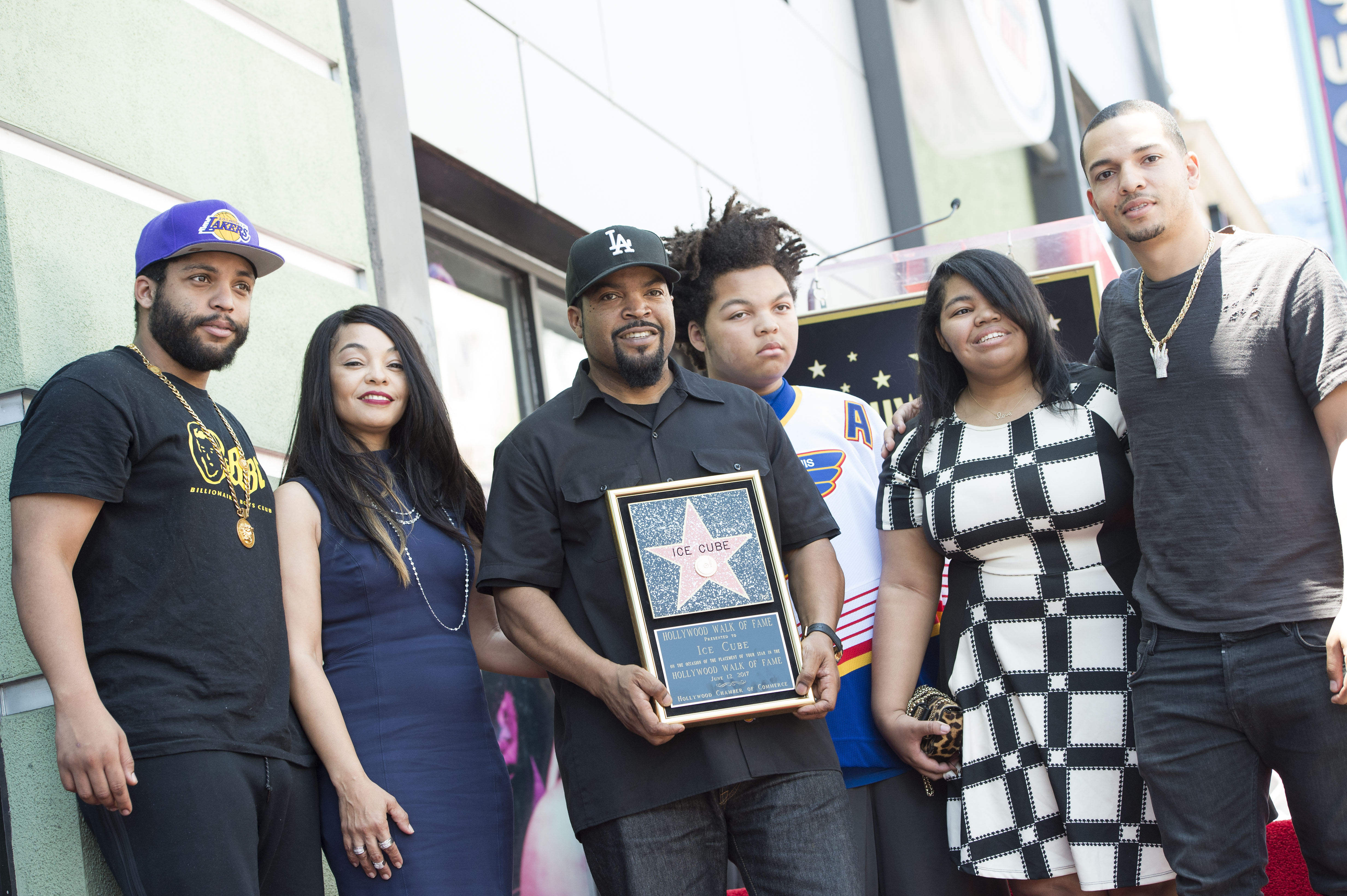 Ice Cube and Kimberly Woodruff with all four of their kids at Ice Cube's Hollywood Walk of Fame star ceremony in California on June 12, 2017. | Source: Getty Images