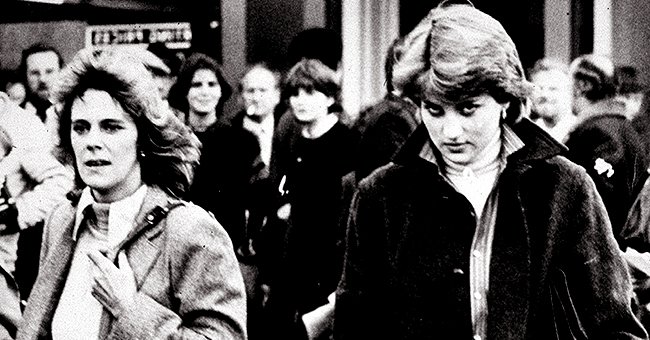 Diana Spencer y Camilla Parker-Bowles en Ludlow Races, donde competía el príncipe Carlos en 1980. | Foto: Getty Images