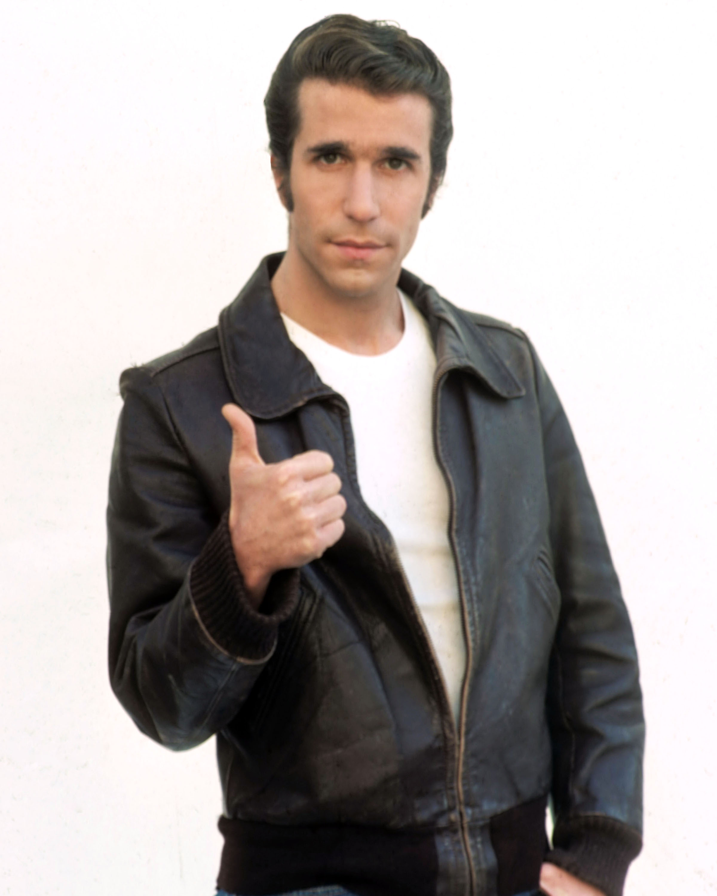 Henry Winkler, as the iconic Fonz, in a classic leather jacket and white tee, circa 1977, for the legendary series "Happy Days" | Source: Getty Images