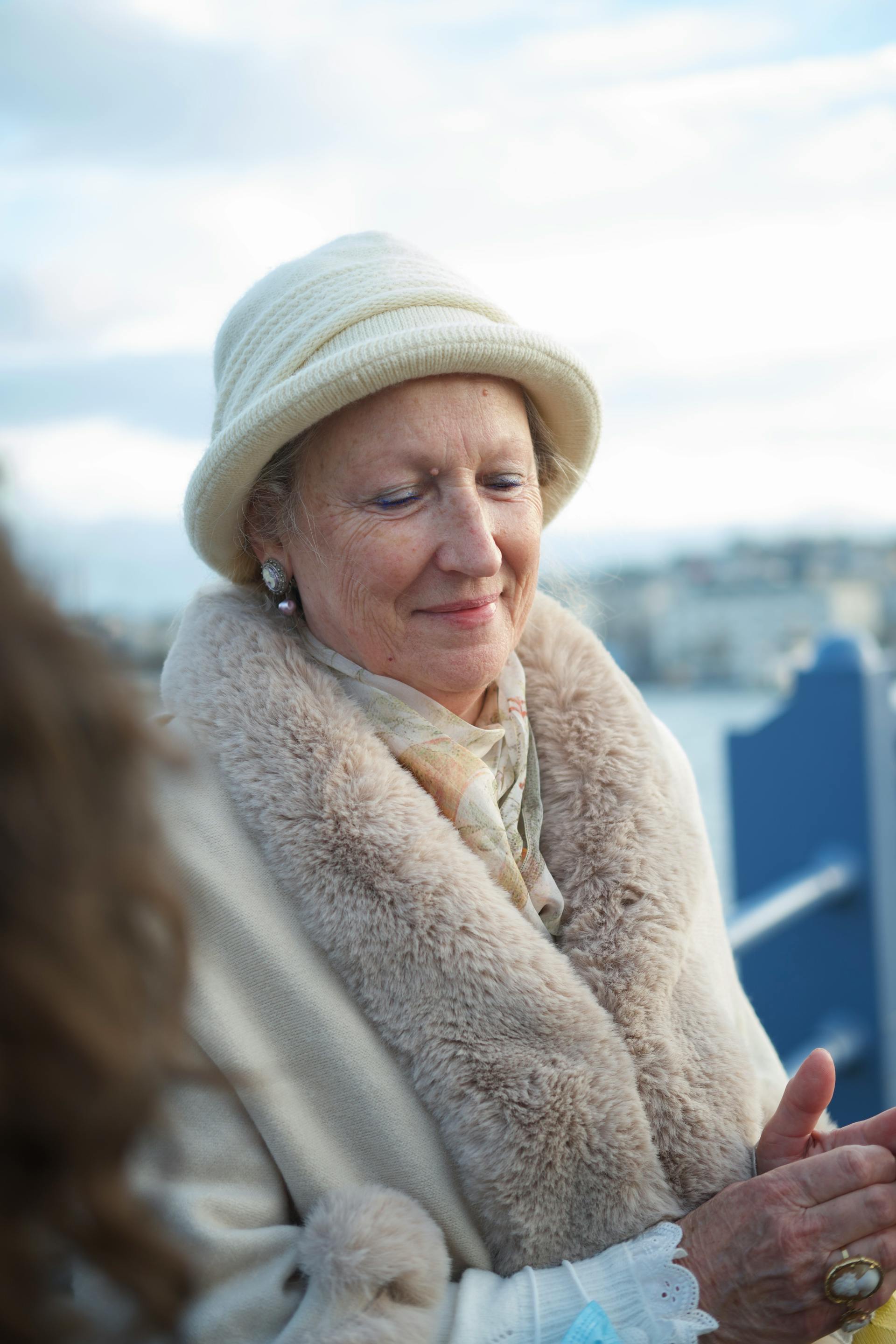 A smiling older lady with a young woman | Source: Pexels