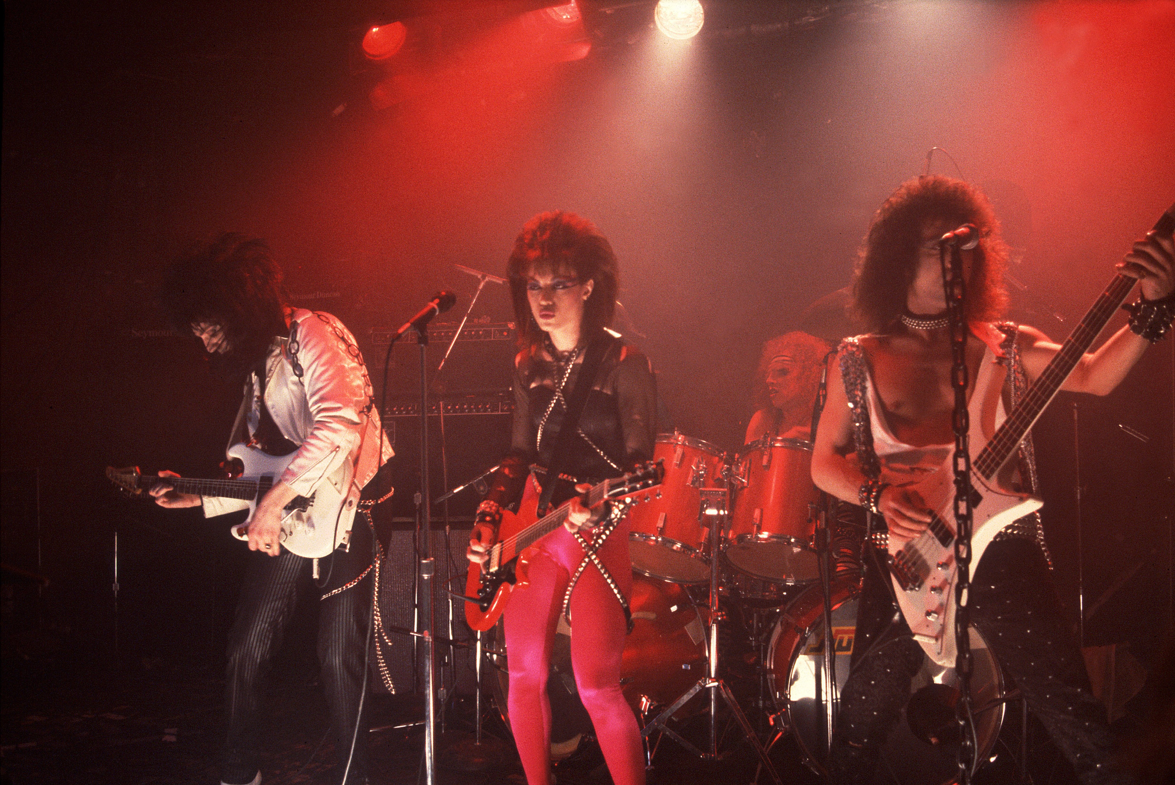 Joan Jett (center) pictured as she performs onstage at the Thirsty Whale bar during filming of the movie 'Light of Day' (directed by Paul Schrader) on  April 7, 1986 in Chicago | Source: Getty Images
