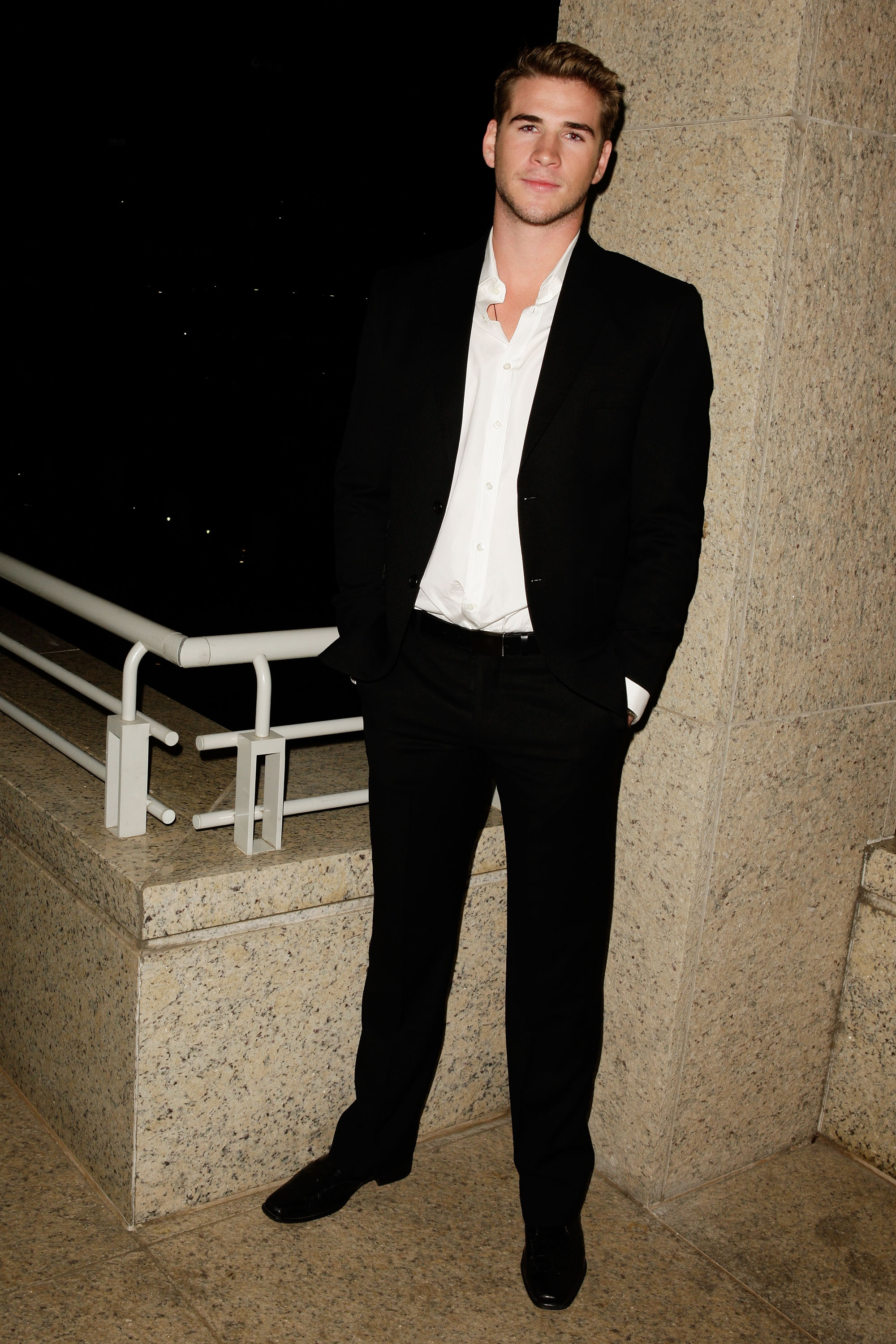 Liam Hemsworth arrives at the Foxtel Dinner at the Aria Restaurant on September 28, 2009 in Sydney, Australia | Source: Getty Images