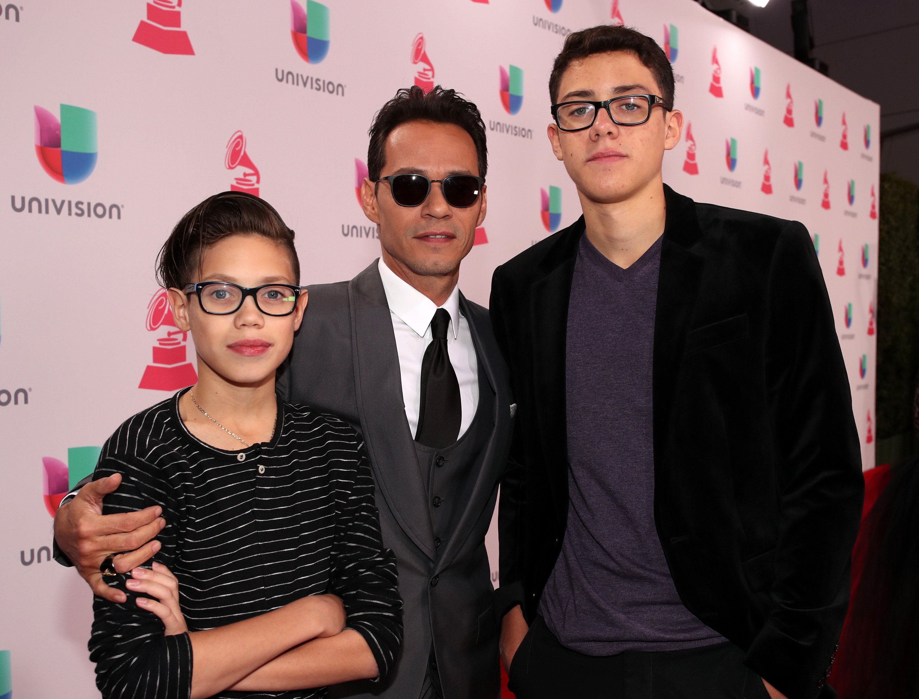 Marc Anthony (C) arrives with his sons Ryan Adrian Muniz (L) and Cristian Marcus Muniz (R) at T-Mobile Arena on November 17, 2016, in Las Vegas, Nevada. | Source: Getty Images