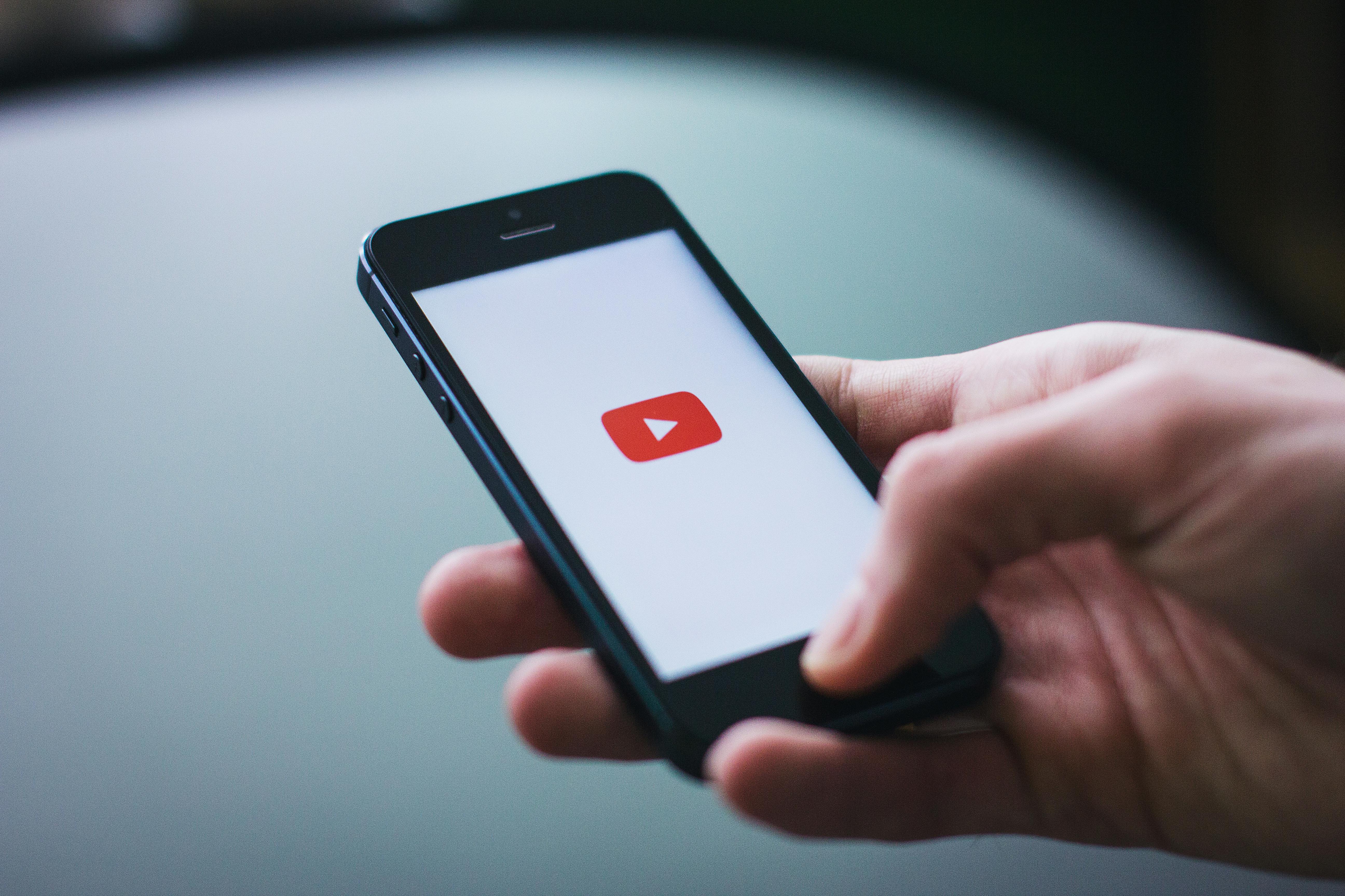 A mobile phone screen showing the YouTube icon | Source: Pexels