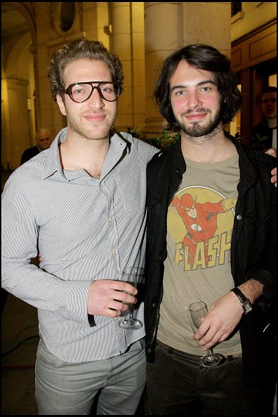 Emmanuel Murat et Louis Giacobetti à "L'Eloignement" de Loleh Bellon au Théâtre Edouard VII. |Photo : Getty Images