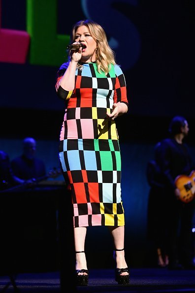 Kelly Clarkson performs onstage at CinemaCon 2019 The State of the Industry | Photo: Getty Images