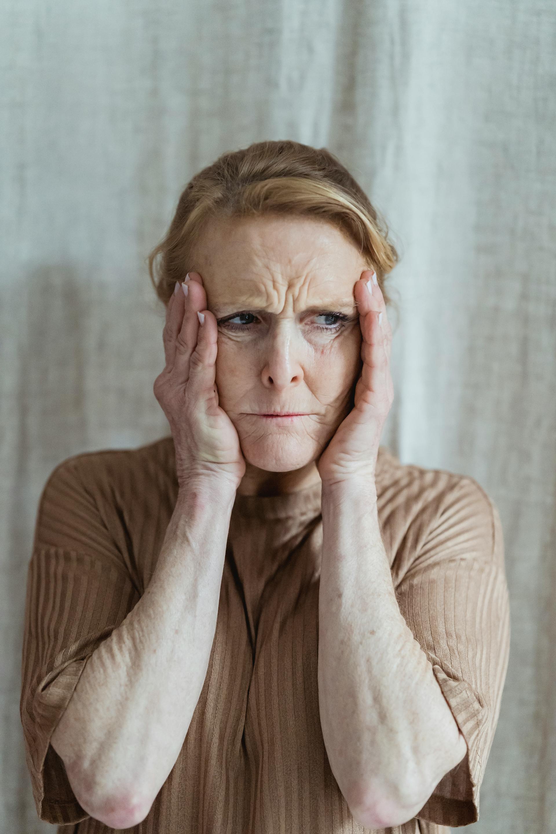 A shocked woman holding her head | Source: Pexels