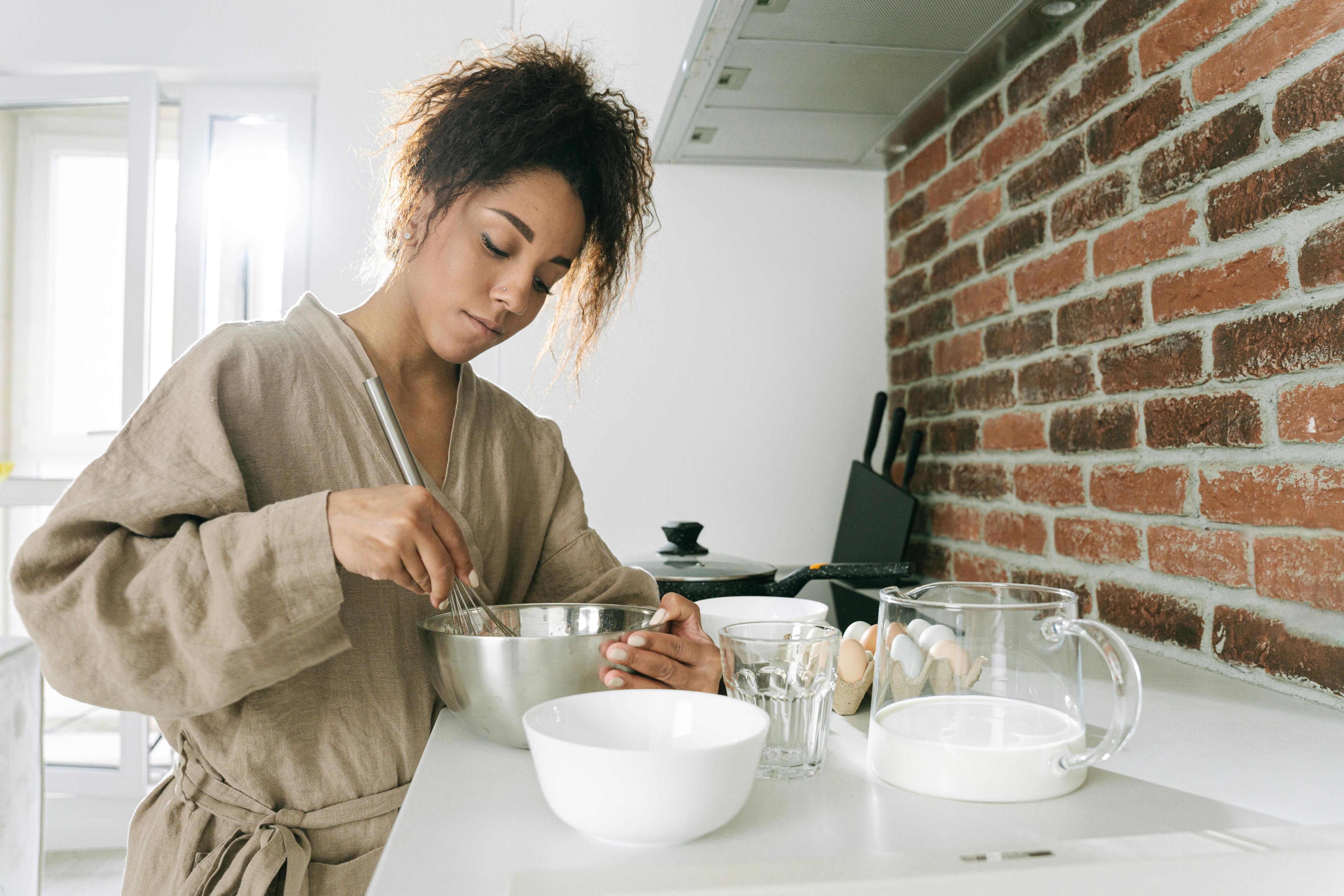 A woman cooking in her pajamas | Source: Pexels