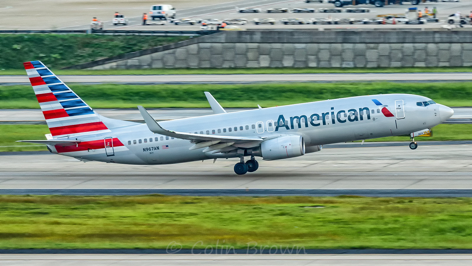 Un avión de American Airlines en una pista de aterrizaje | Foto: flickr.com