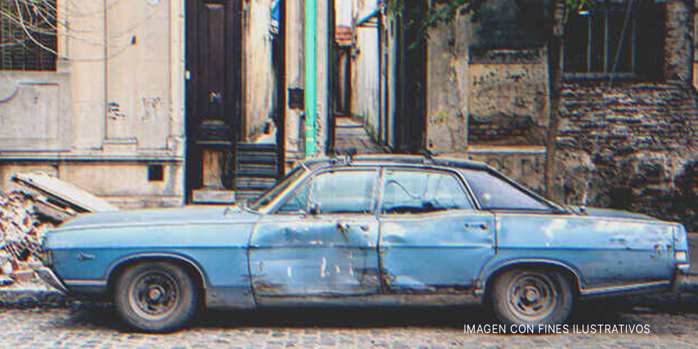 Viejo automóvil estacionado. | Foto: Shutterstock