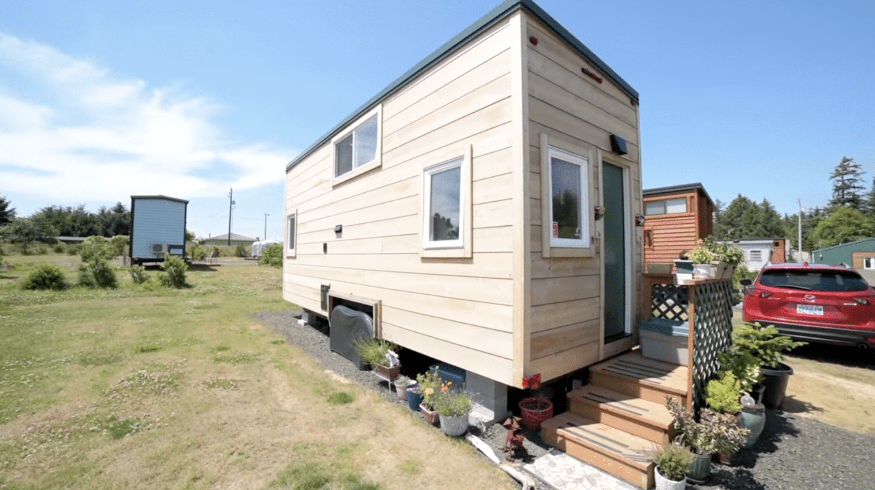 The front view of Penny's tiny home. | Source: YouTube.com/TinyHomeTours