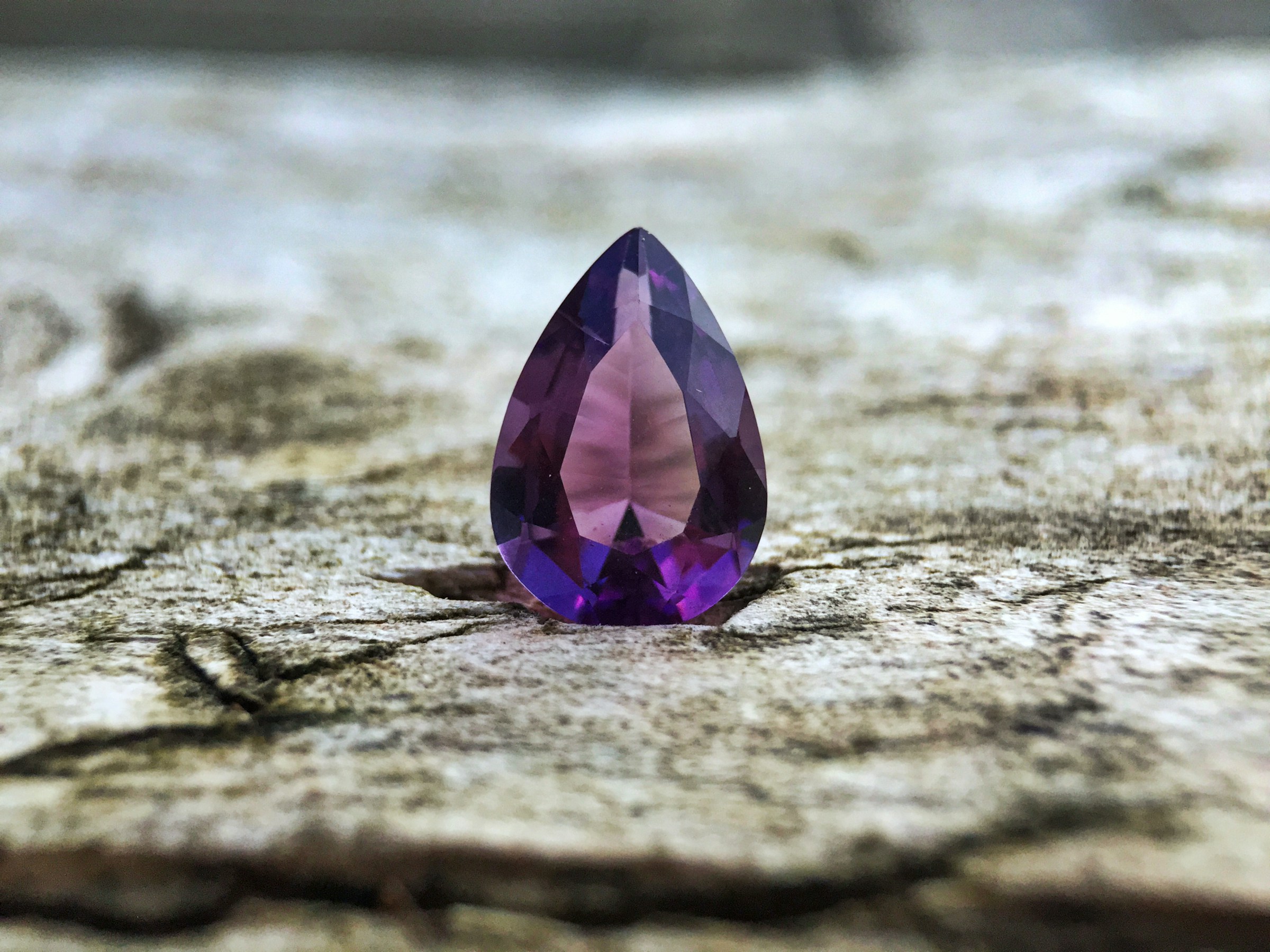A teardrop-shaped amethyst stone | Source: Unsplash