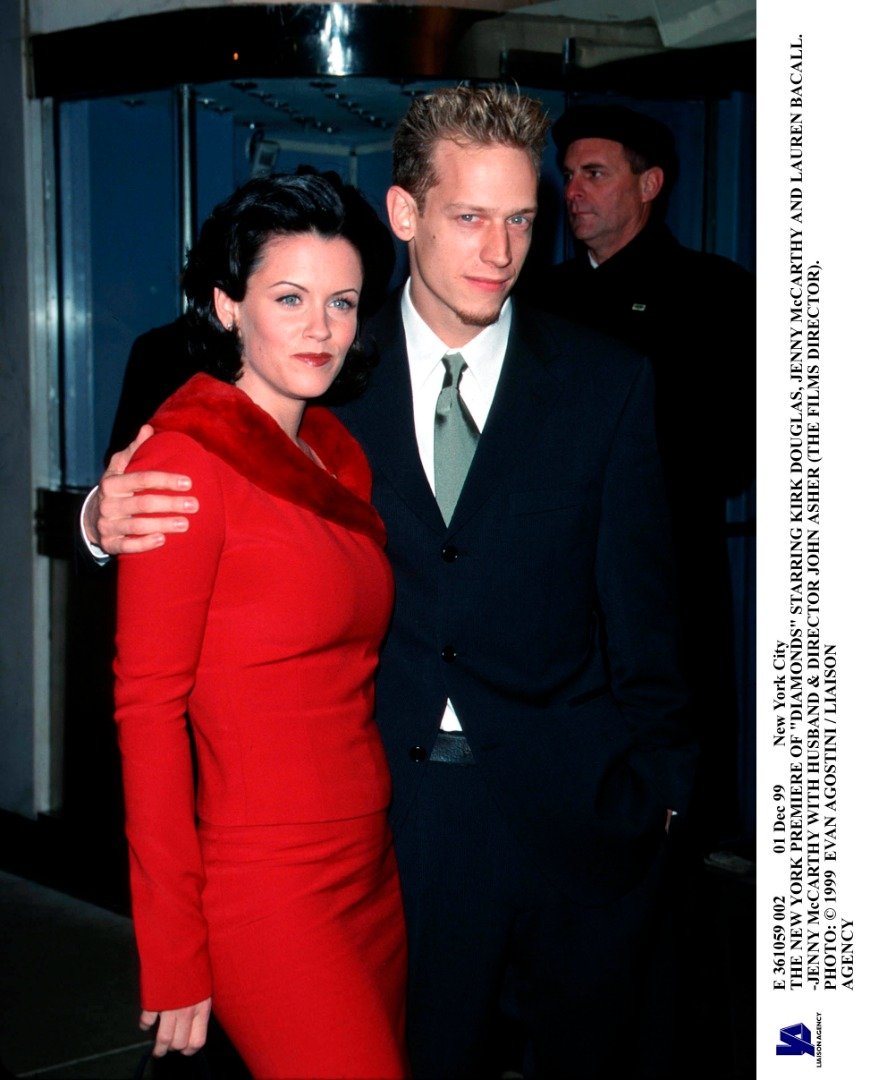 Jenny Mccarthy avec son ex-mari et le réalisateur John Asher à la première de "Diamonds" à New York. | Source : Getty Images