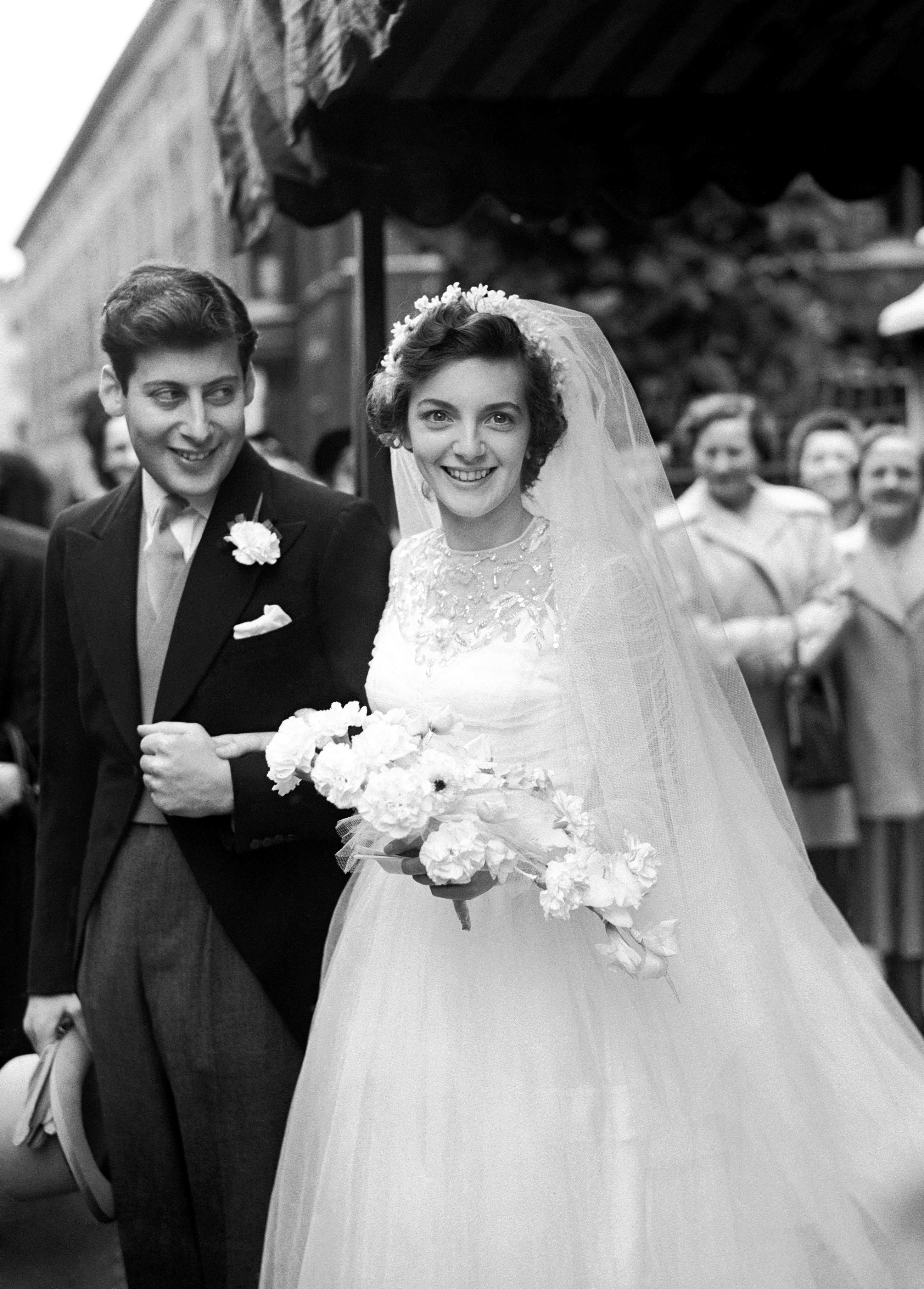 Jill Raymond and her bridegroom, Clement Freud, leaving St. James Church, Spanish Place, London, after their wedding in 1950. | Source: Getty Images