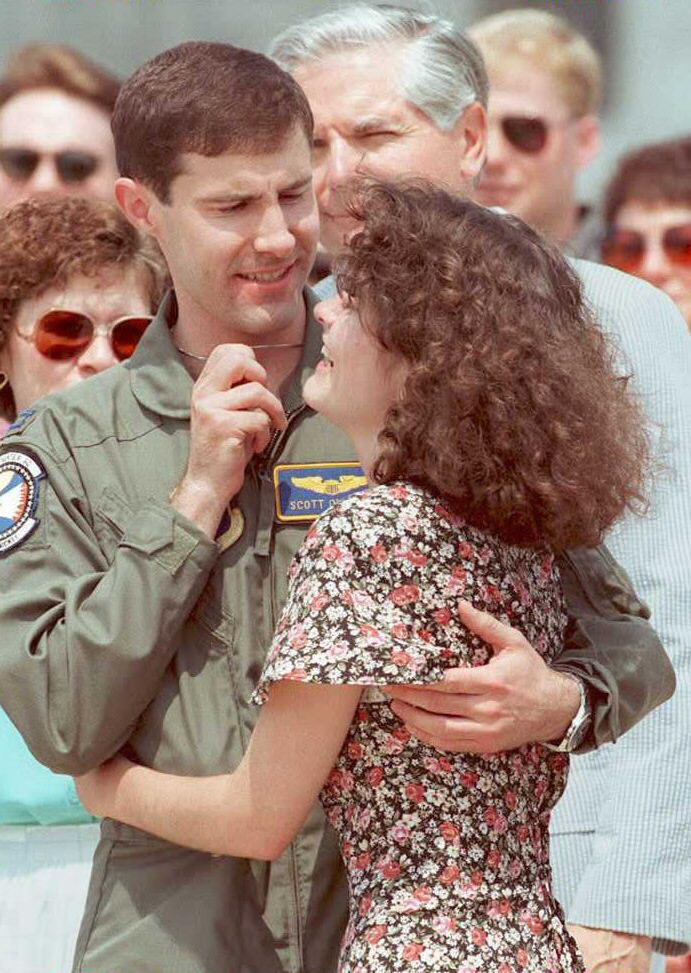 Scott F. O'Grady hugs his sister, Stacey Lynn O'Grady on June 11, 1995, at Andrews Air Force Base. | Source: Getty Images