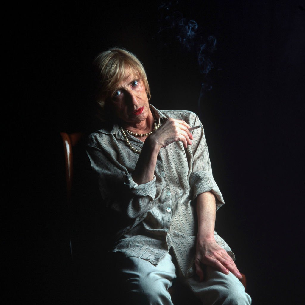Françoise Sagan dans son salon | Source : Getty Images