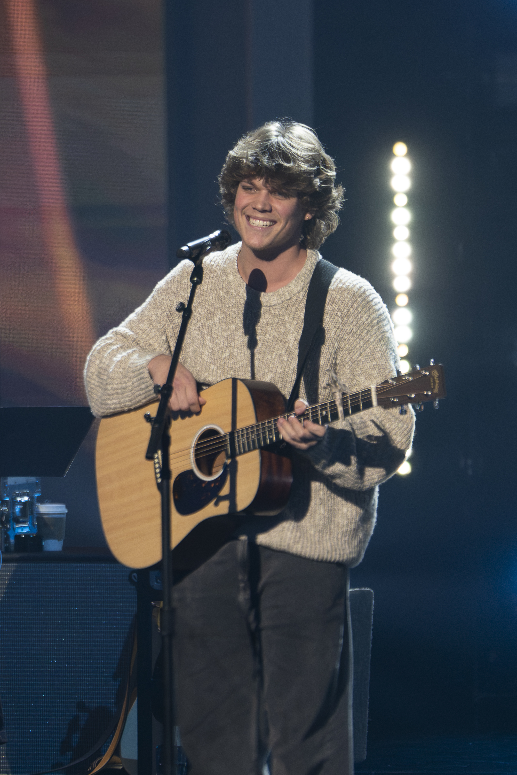 Mor performs solo on "American Idol" during Hollywood Week | Source: Getty Images