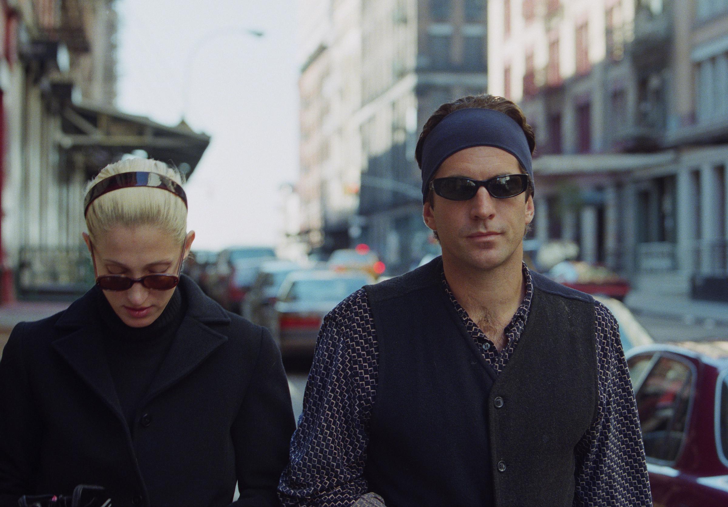 Carolyn Bessette  and John F. Kennedy Jr. photographed in New York, circa 1997. | Source: Getty Images