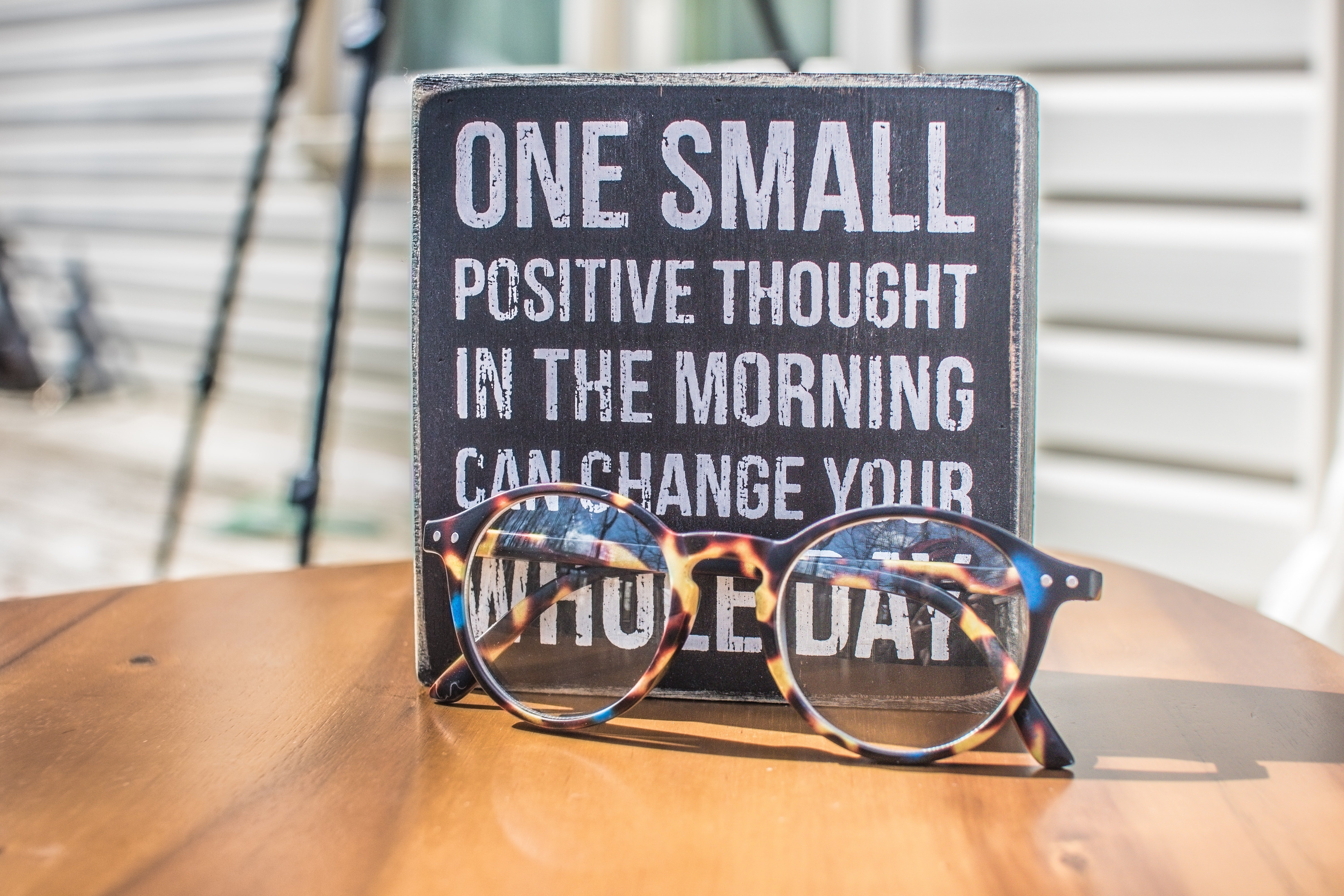 A sign promoting positive thinking | Source: Pexels
