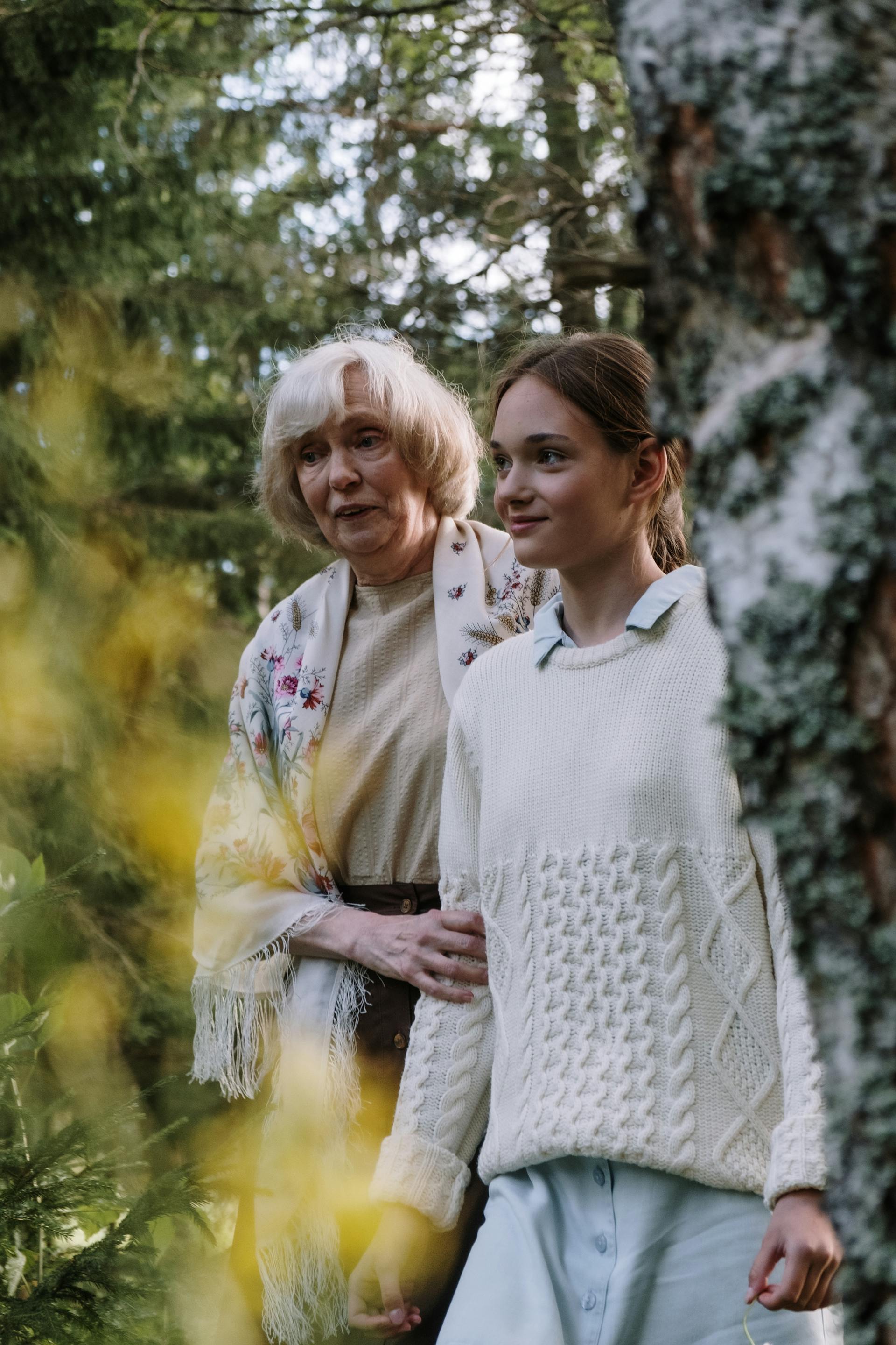 A grandma walking with her granddaughter | Source: Pexels