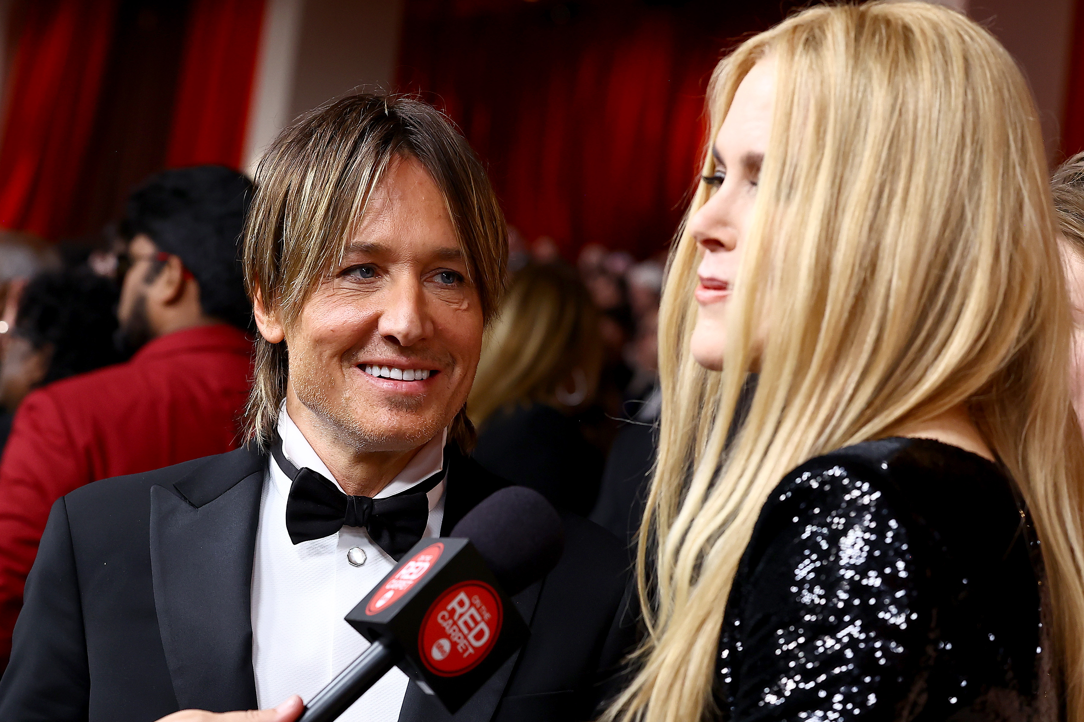 Keith Urban looks at Nicole Kidman as they attend the 95th Annual Academy Awards in Hollywood, California, on March 12, 2023 | Source: Getty Images