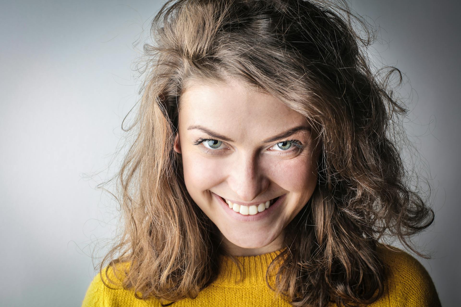 Woman grinning maniacally | Source: Pexels