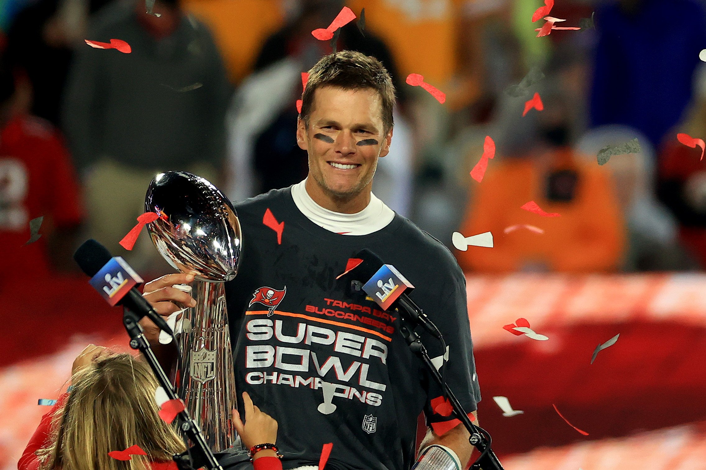 Tom Brady hoists the Vince Lombardi Trophy after winning Super Bowl LV at Raymond James Stadium on February 07, 2021 in Tampa, Florida | Photo: Getty Images