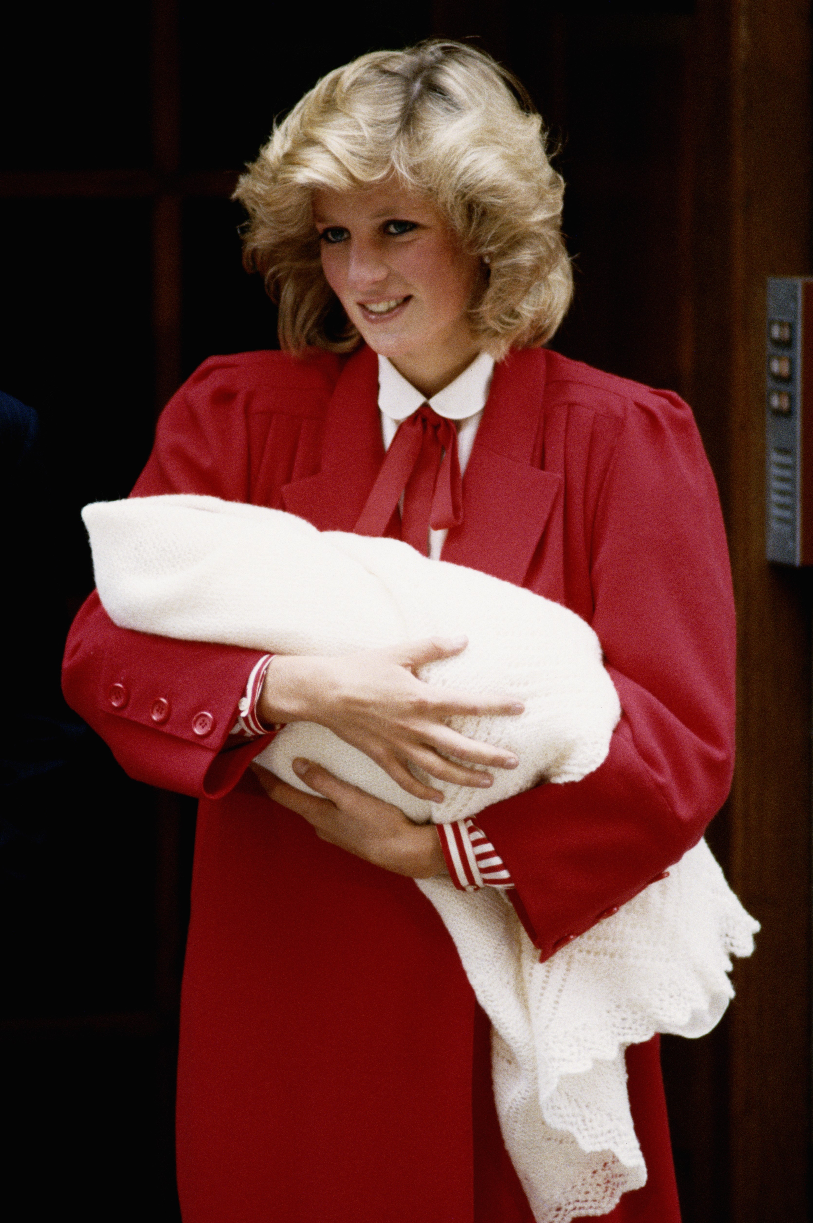 Princess Diana with her new-born second child, Prince Harry, at St. Mary's Hospital, London, September 1984. | Source: Getty Images