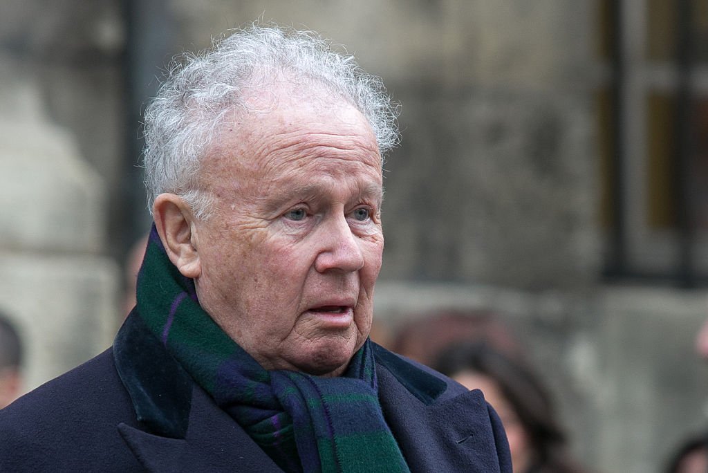 Philippe Bouvard lors les funérailles du journaliste Jacques Chancel | Photo : Getty Images