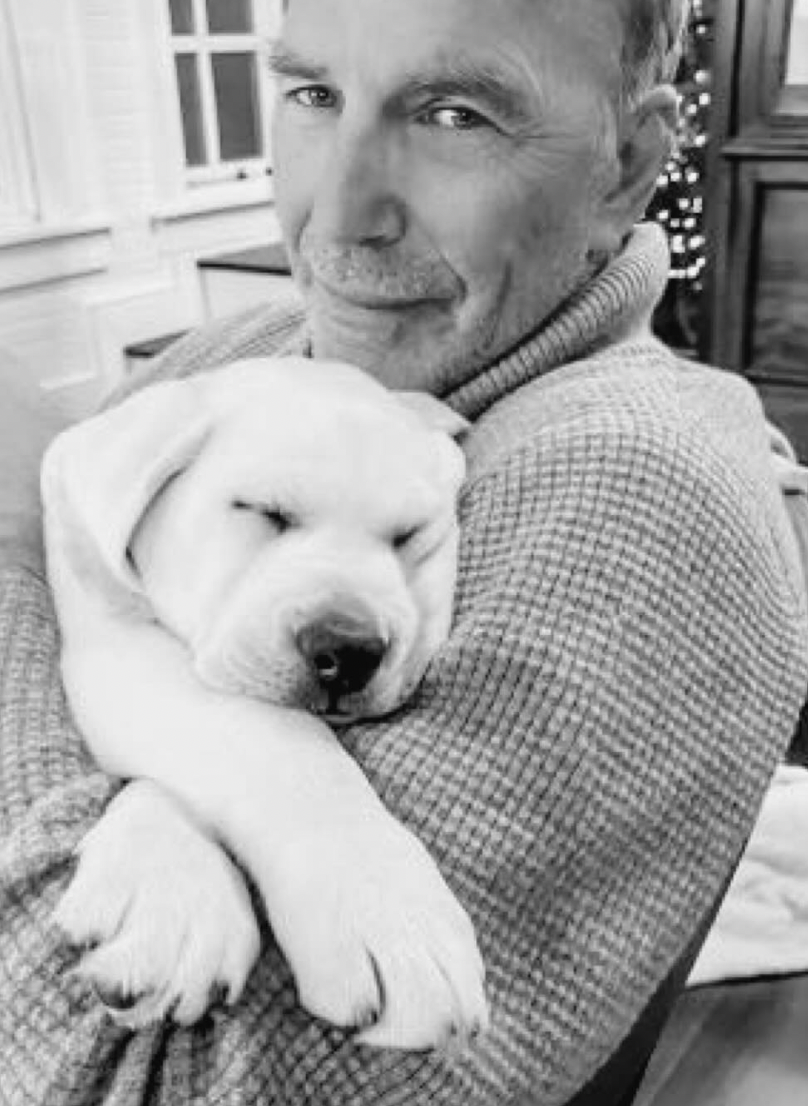 Kevin Costner with his Labrador puppy | Source: Instagram/kevincostner