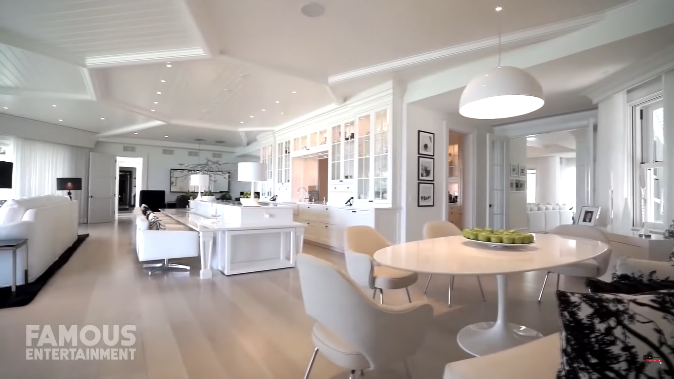 An interior view of Celine Dion's open plan home in Jupiter Island, Florida | Source: YouTube/CNBCPrime