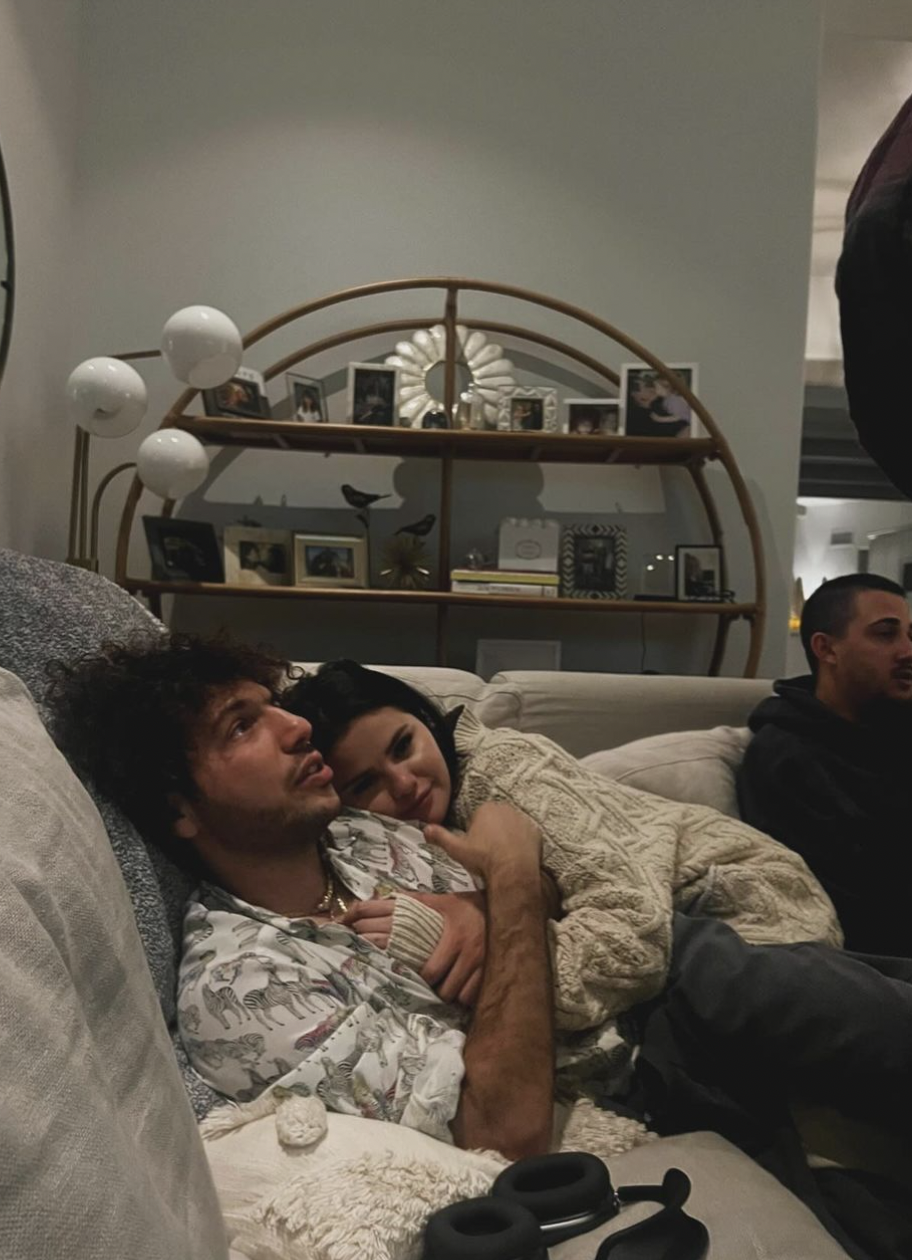 Selena Gomez and Benny Blanco pictured on the couch, dated August 8, 2024 | Source: Instagram/selenagomez