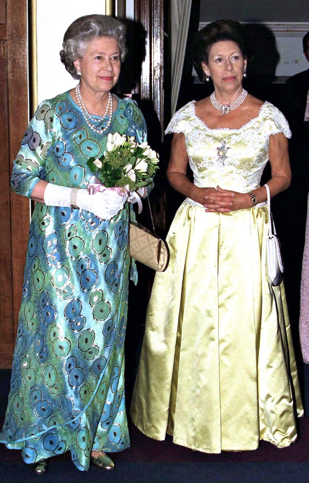 Die Königin und Prinzessin Margaret bei einem Konzert im Royal College of Music. | Quelle: Getty Images