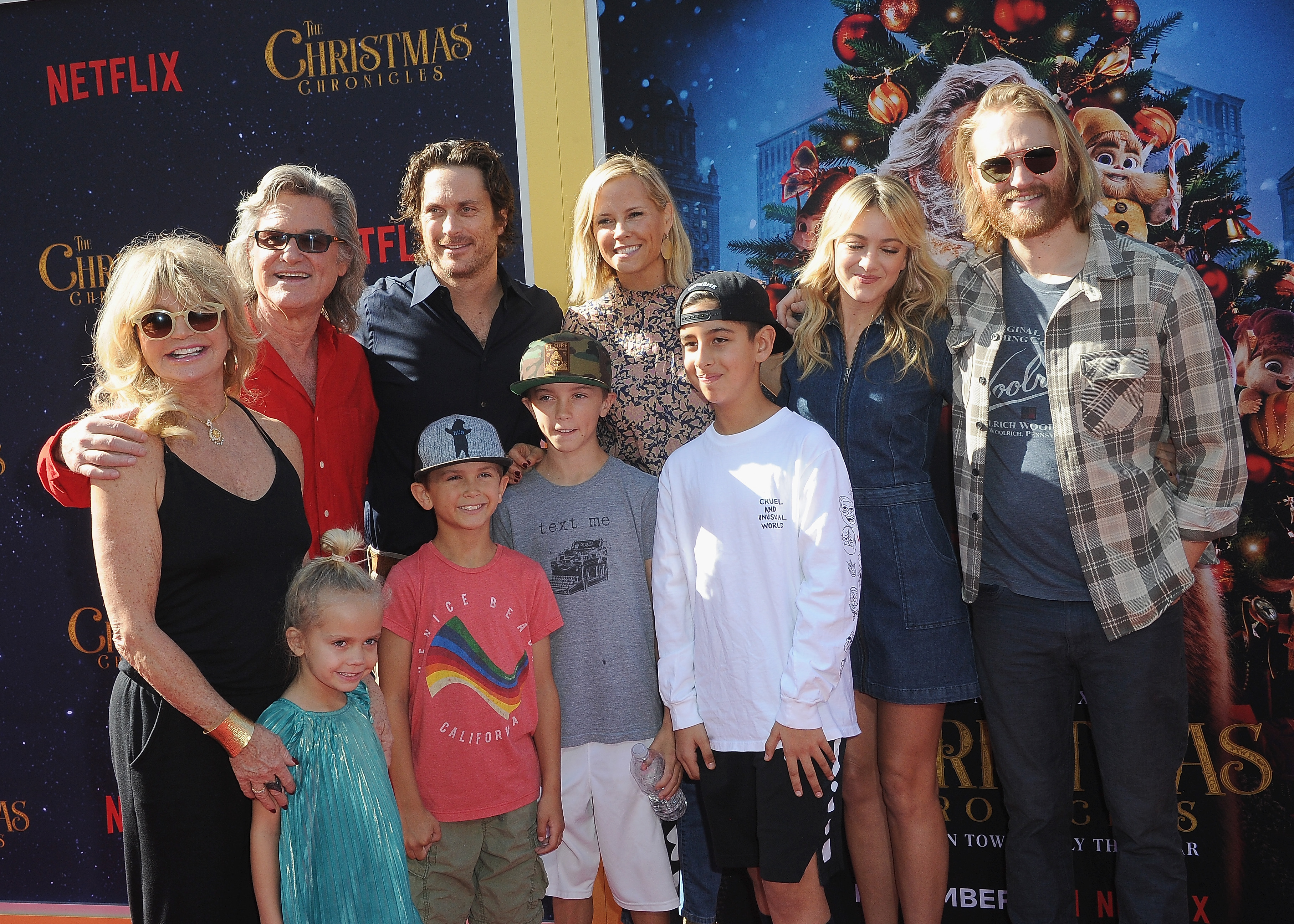 (L-R) Goldie Hawn, Kurt Russell, Oliver Hudson, Erinn Bartlett, Bodhi Hudson, Wilder Hudson, Rio Hudson, Meredith Hagner and Wyatt Russell at the premiere of "The Christmas Chronicles," 2018 | Source: Getty Images