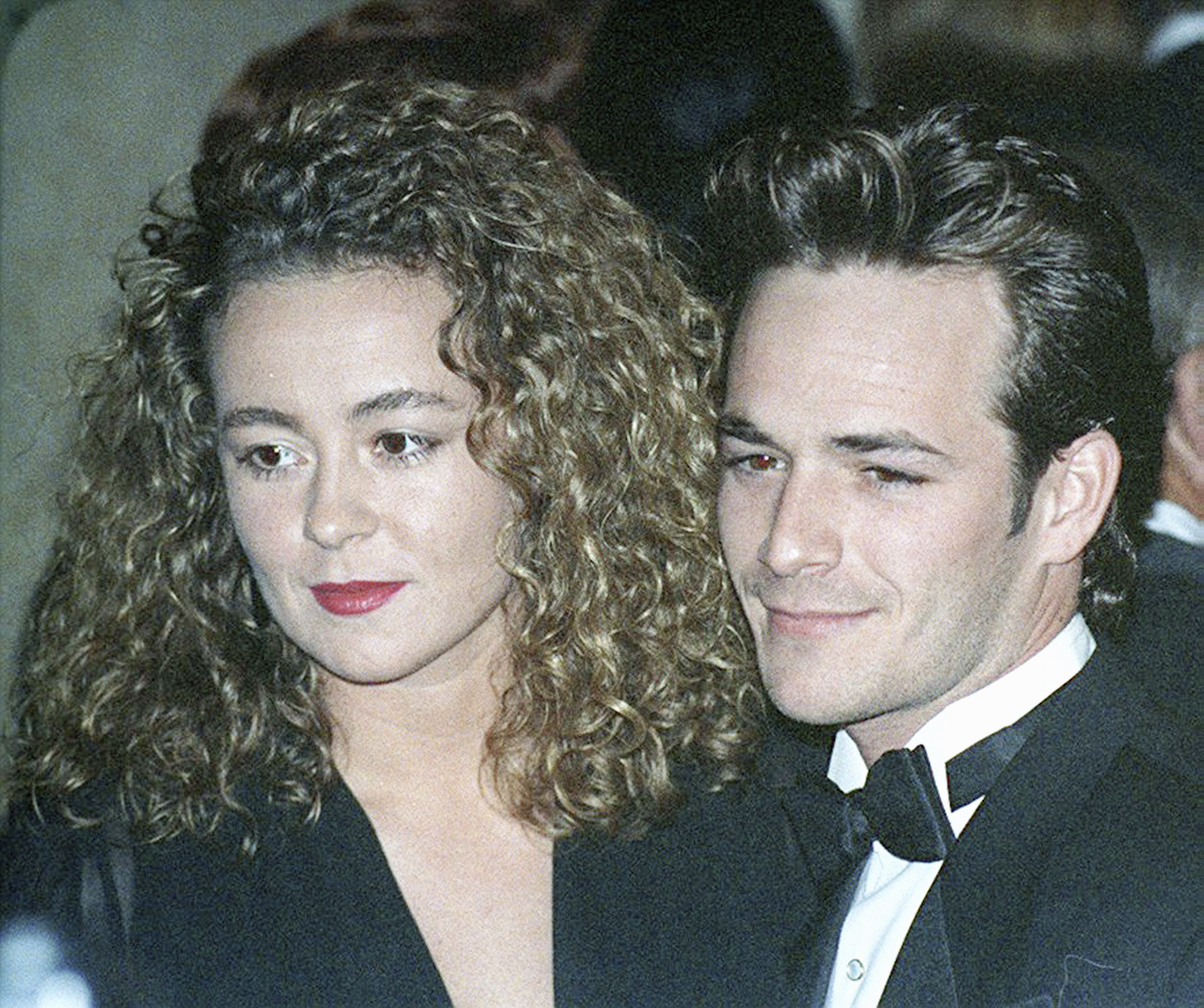 Luke Perry and Rachel Sharp in California in 1993 | Source: Getty Images