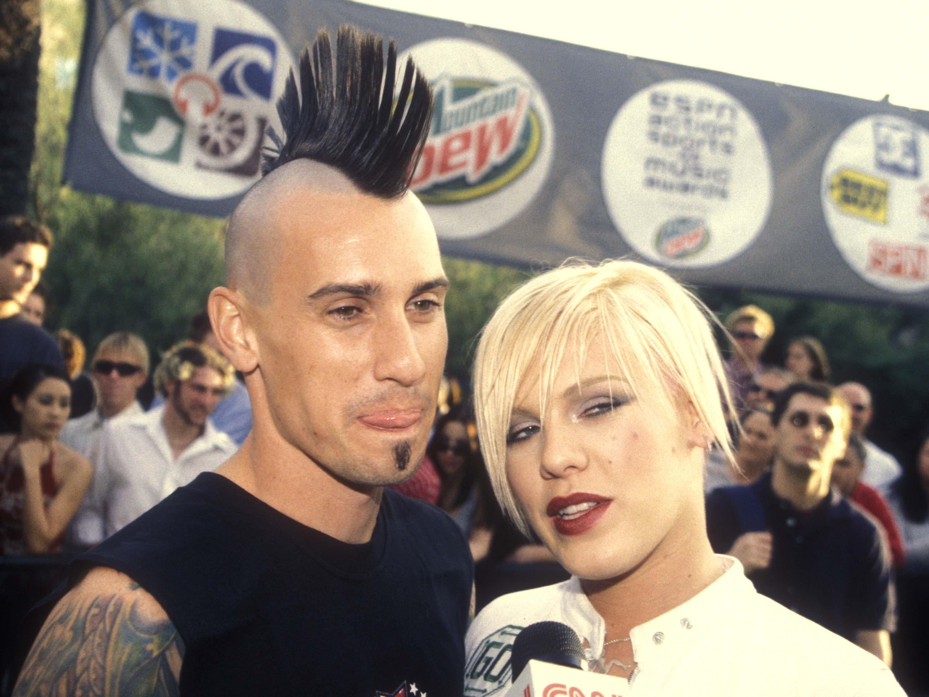Carey Hart and Pink at the ESPN Action Sports and Music Awards on April 13, 2002. | Source: Getty Images