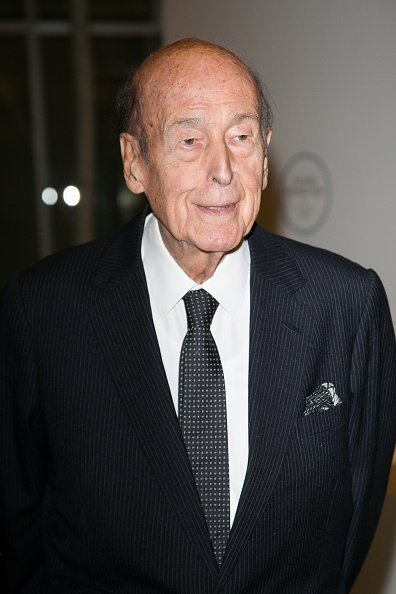 Valéry Giscard d'Estaing assiste aux "Icones de l'Art Moderne. | Photo : Getty Images
